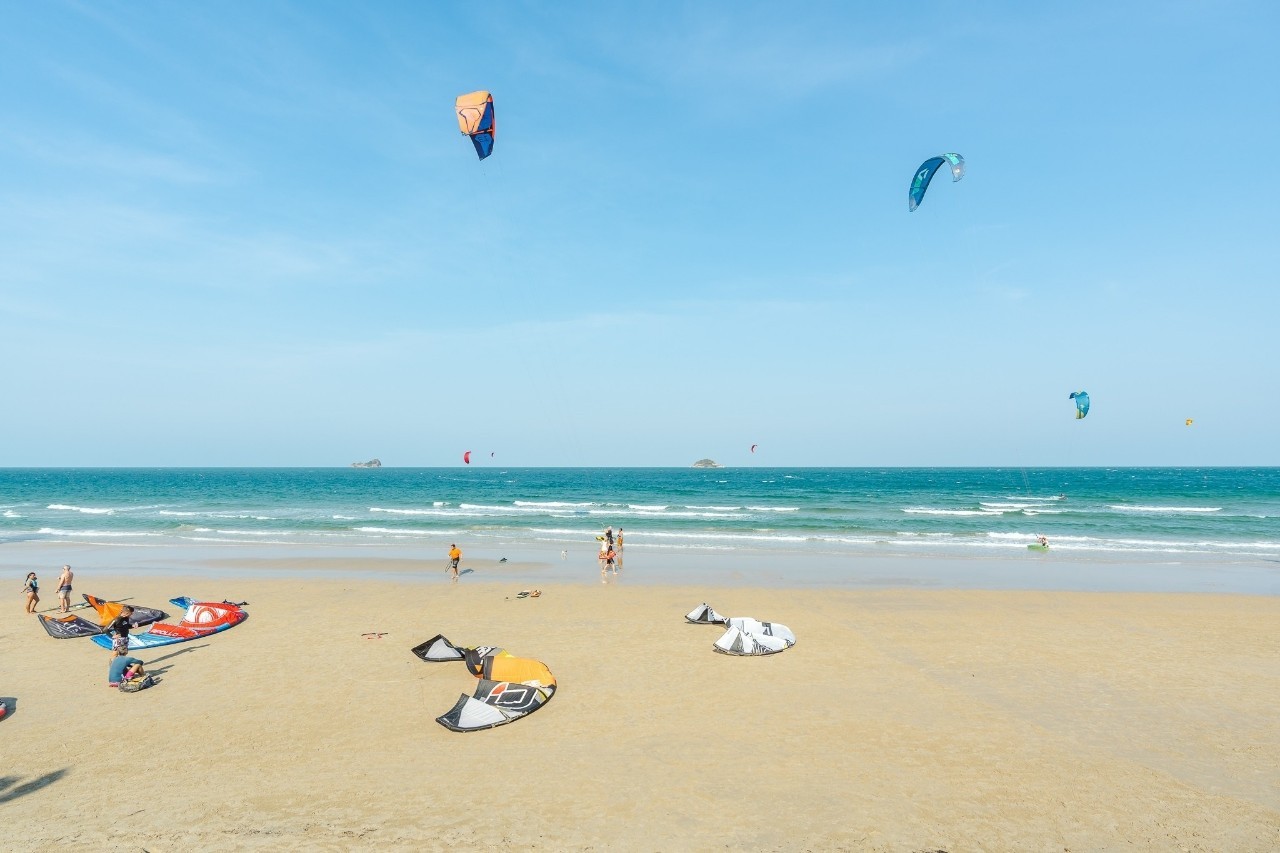 HR15076 บ้านพักติดทะเลหัวหิน The Luxe Beach Villa