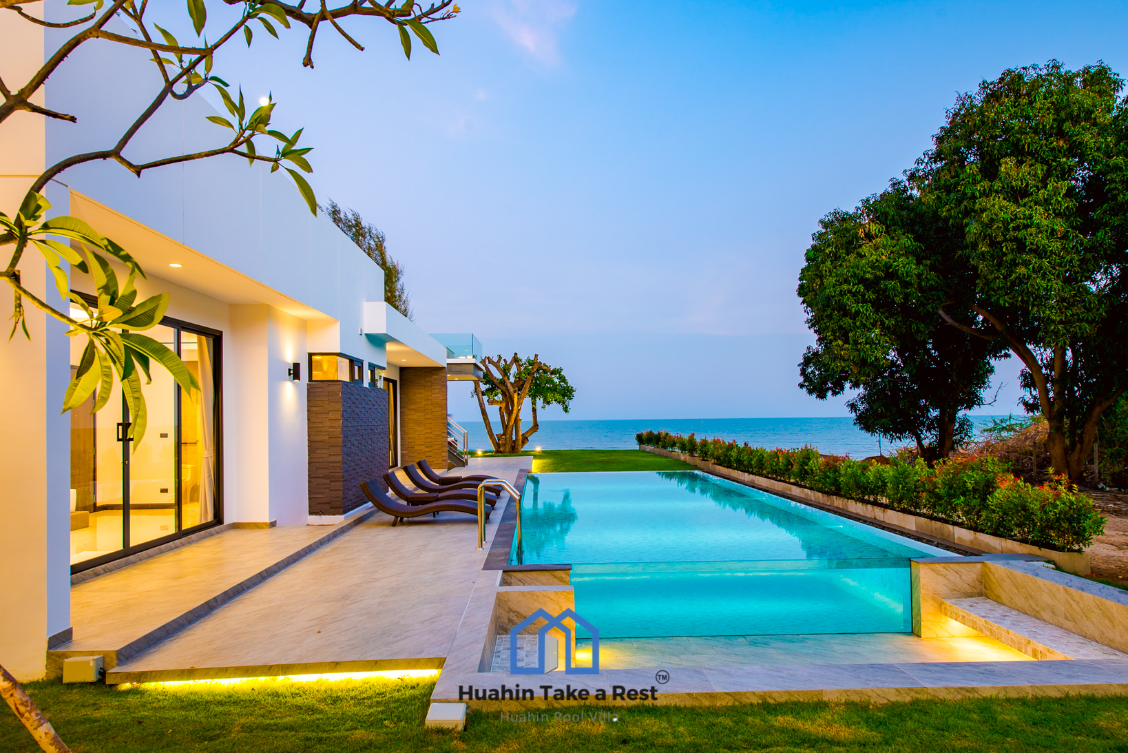 HR15039 บ้านพักติดทะเลหัวหิน The Premium Beach Villa Hua Hin