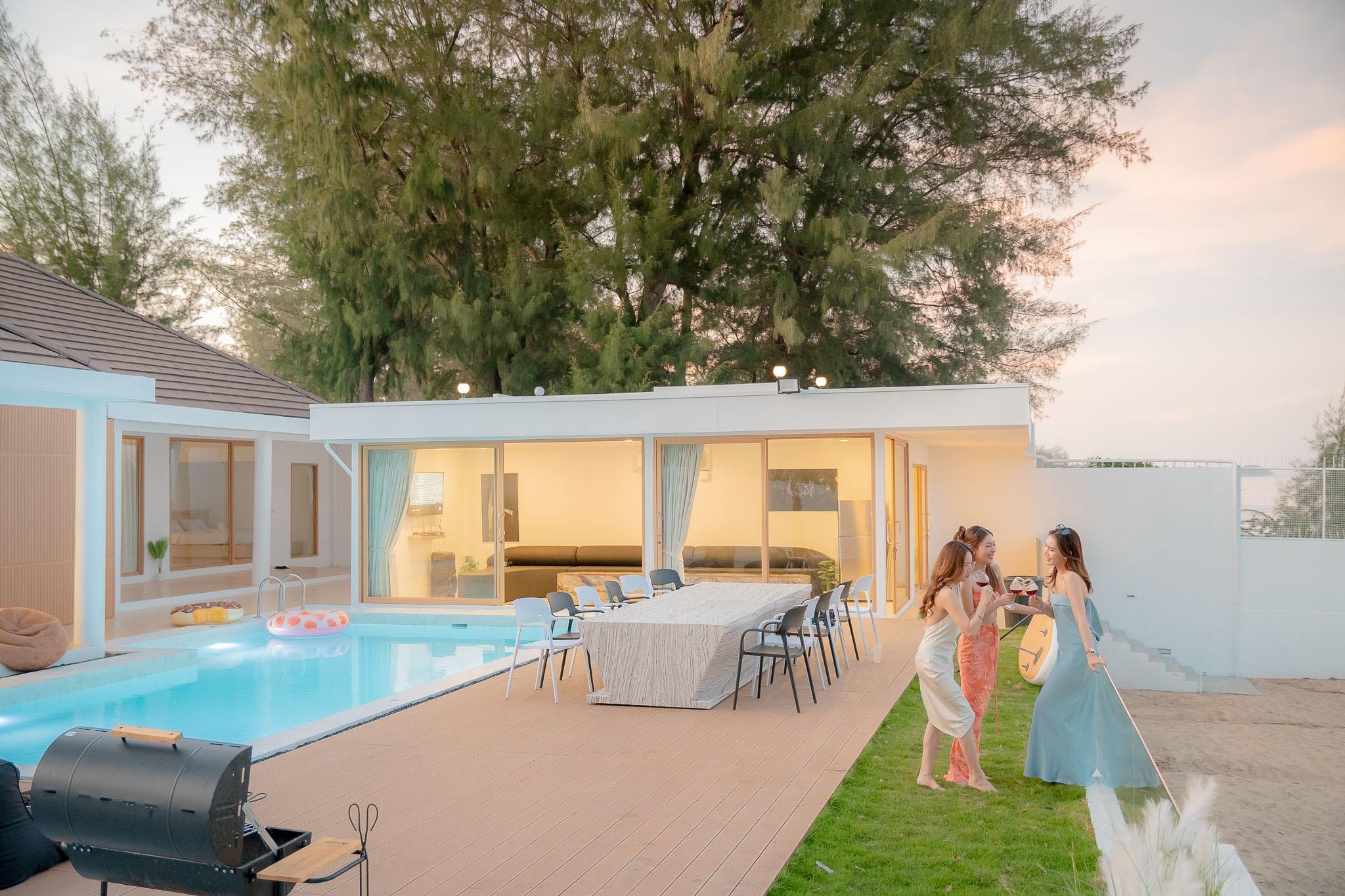 HR15057 บ้านพักติดทะเล The Rocca Beach Villa Pranburi