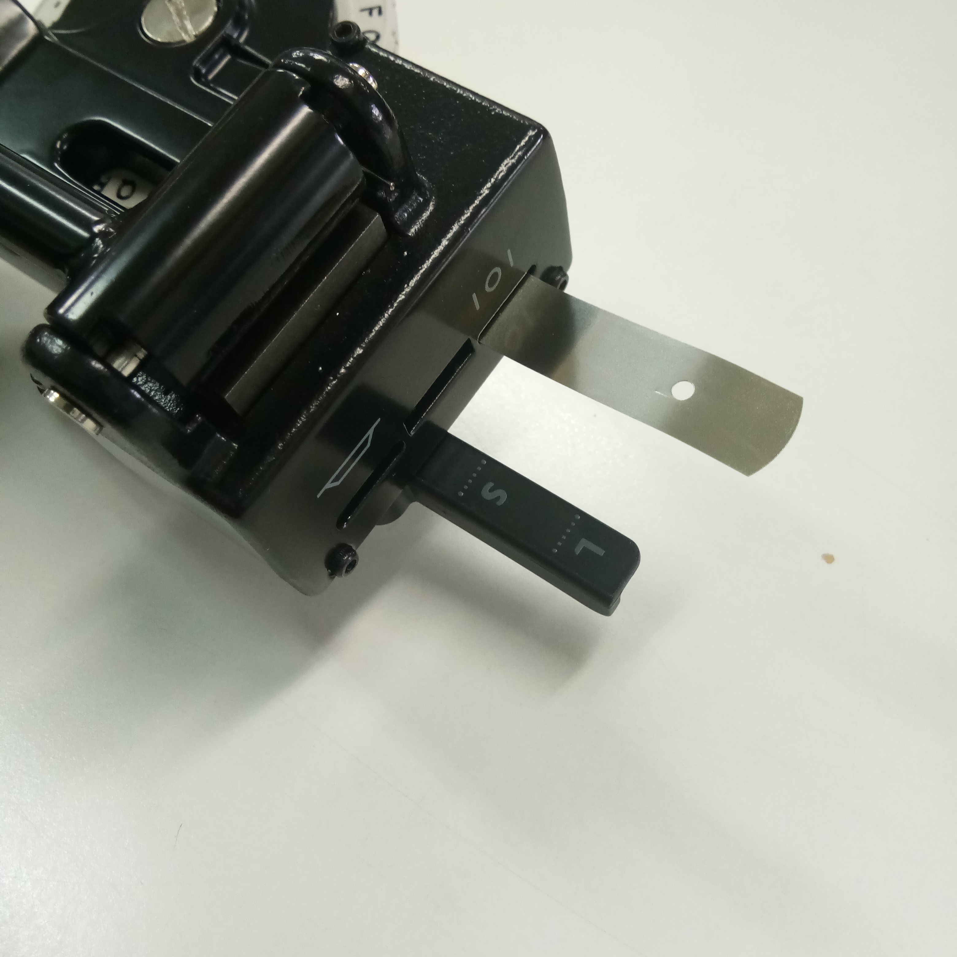 ม้วน TAG สแตนเลส 12mm*6.51m สำหรับเครื่องพิมพ์ DYMO Stainless Steal TAG EMBOSSER