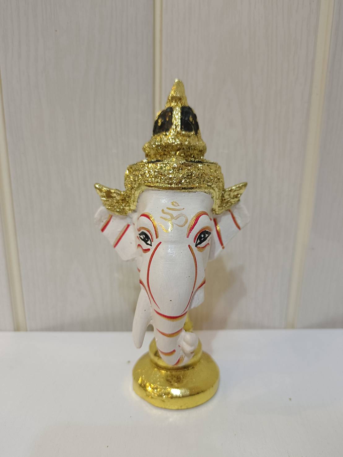 พระพิฆเนศ ขนาดจิ๋ว ขนาดตั้งหน้ารถ พร้อมฐานปิดทอง (สีขาว)