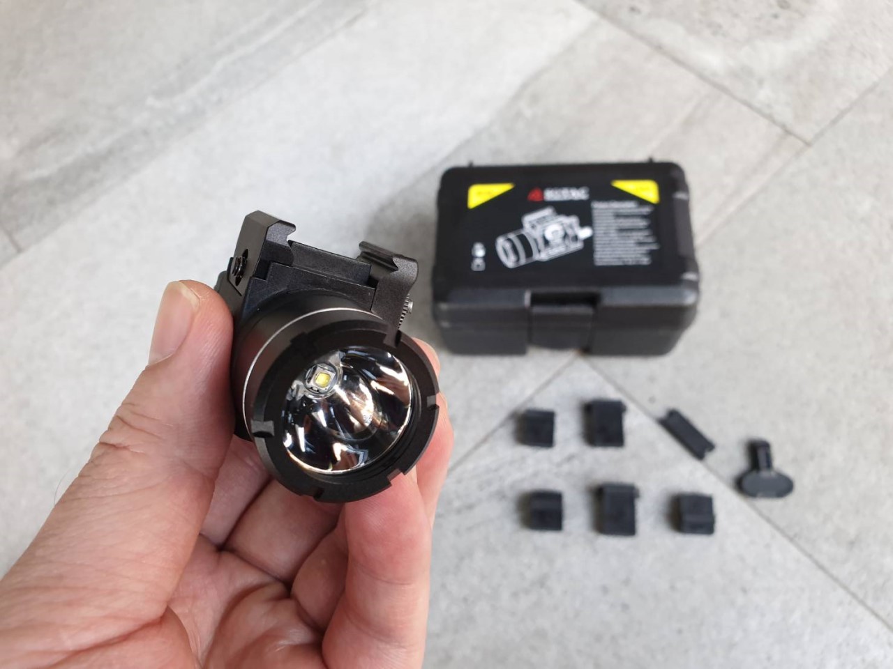 🌟🌟 สินค้าเข้ามาใหม่คะ 🌠 ไฟฉาย SOTAC รุ่น TLR-3 ✏ ตัวเรือนผลิตจาก Polymer ชั้นดี ✏ หัวไฟฉายผลิตจากอลูมิเนียมเกรดคุณภาพ ✏ หลอด LED ความสว่าง 200 lumens ✏ 2 functions : Constant / Momentary ✏ Runtime