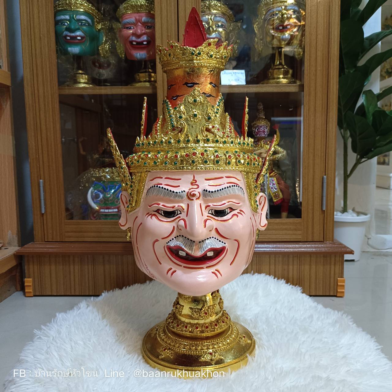 เศียรพ่อแก่ (หน้าสีเนื้อ) ขนาดครอบ พร้อมฐานไม้อัดสีแดงฟรี