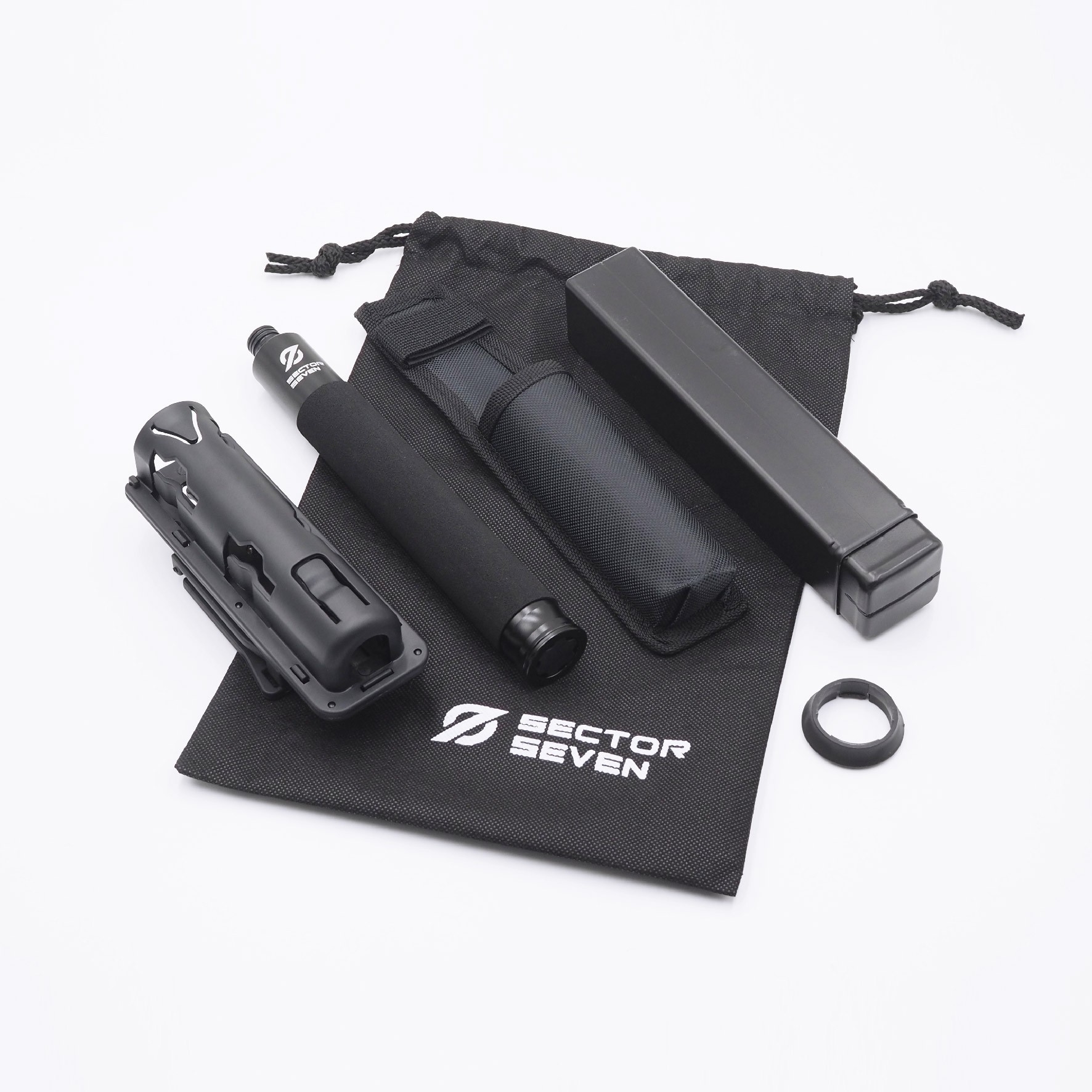 New. ดิ้ว Sector Seven Baton 21" แบบครบชุด (SET-A) -กระบองผลิตจากเหล็กชุบแข็ง ไม่คดงอง่าย -ระบบกดตูด ใช้งานสะดวก เก็บง่าย -ใช้งานรวดเร็ว ด้วยเพียงมือเดียว -ด้ามจับฟองน้ำ Dia ขนาด 28.5 มม. -ความยาวหลังยืด 21 นิ้ว -ความยาวหดเก็บ 9 นิ้ว -นน. 287 กรัม -ต