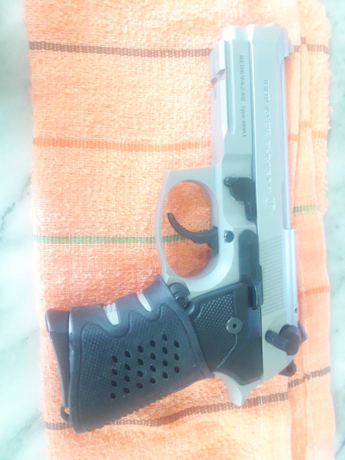 https://youtu.be/AZFanXIKnQw New.ยุทธวิธีด้ามจับยาง Tactical Grip Gloves For SIG P320sp / GLOCK ทุกรุ่นและ ทุกรุ่นของปืนสั้น มีทั้งหมด 6 สี 📌❗️ราคาโปรโมชชั่น ราคาพิเศษ 450 บาท Ems 50 บาท ครับ ❗️📌 ======================== 