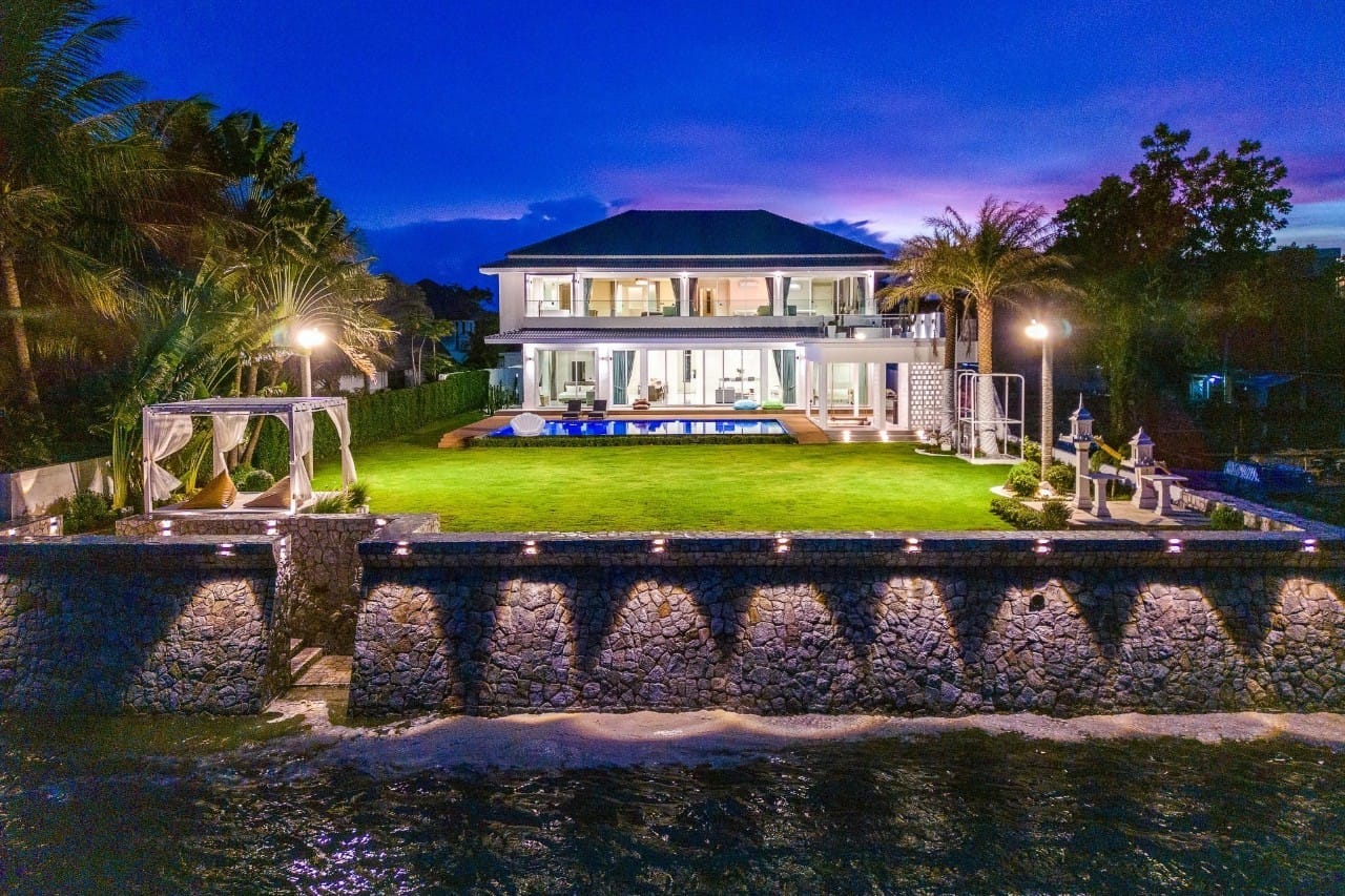 HR15030 บ้านพักติดทะเล The Vacation Beach Pool Villa Cha Am