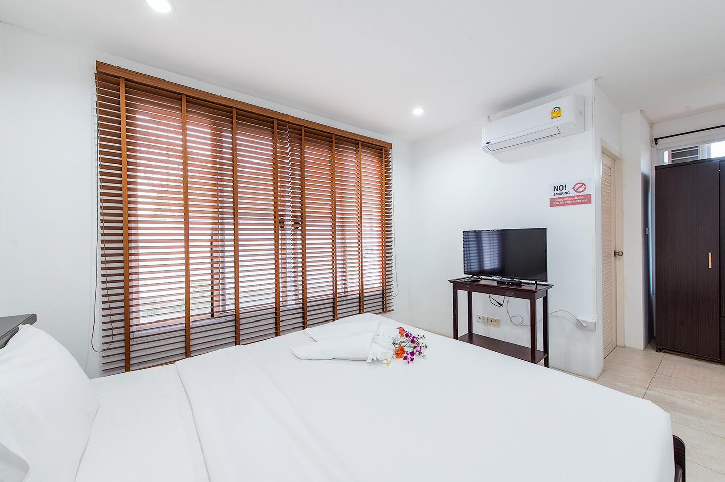 HR15072 บ้านพักติดทะเล The White Beach Villa Pranburi