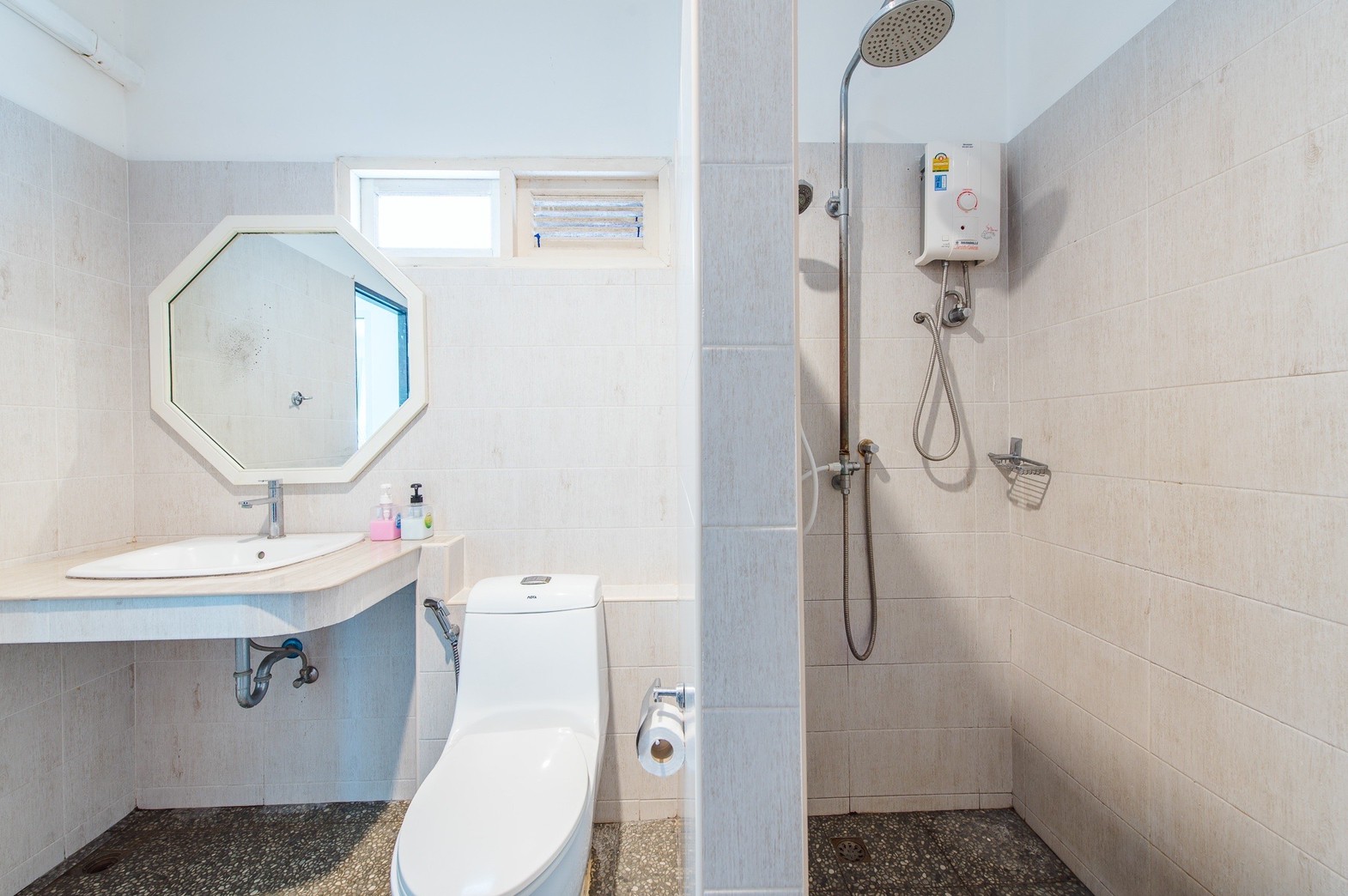 HR15047 บ้านพักติดทะเล The Zarento beach