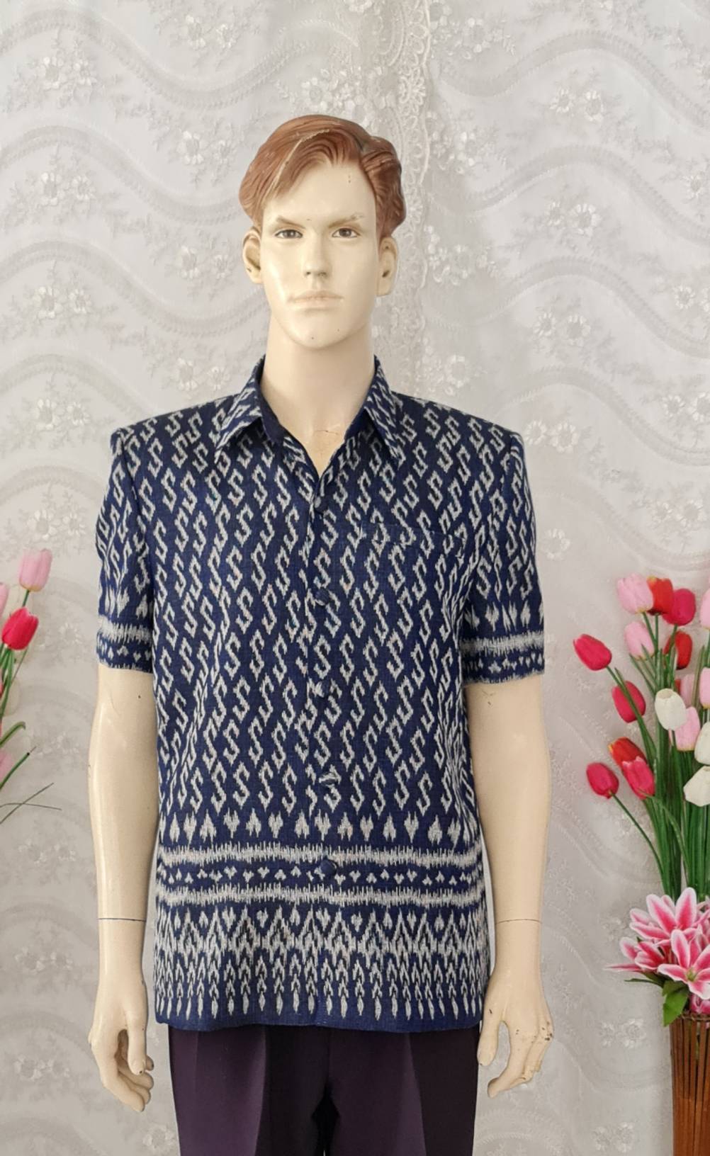 เสื้อสูทชายไหมแพรทิพย์ลายขอพระราชทาน เสื้อสูทชายไหม สูทผ้าไทยชาย ซาฟารีผ้าไทยชาย สูทผ้าไหมแพรทิพย์ สูทผ้าไทย ซาฟารีชาย ตามภาพ L