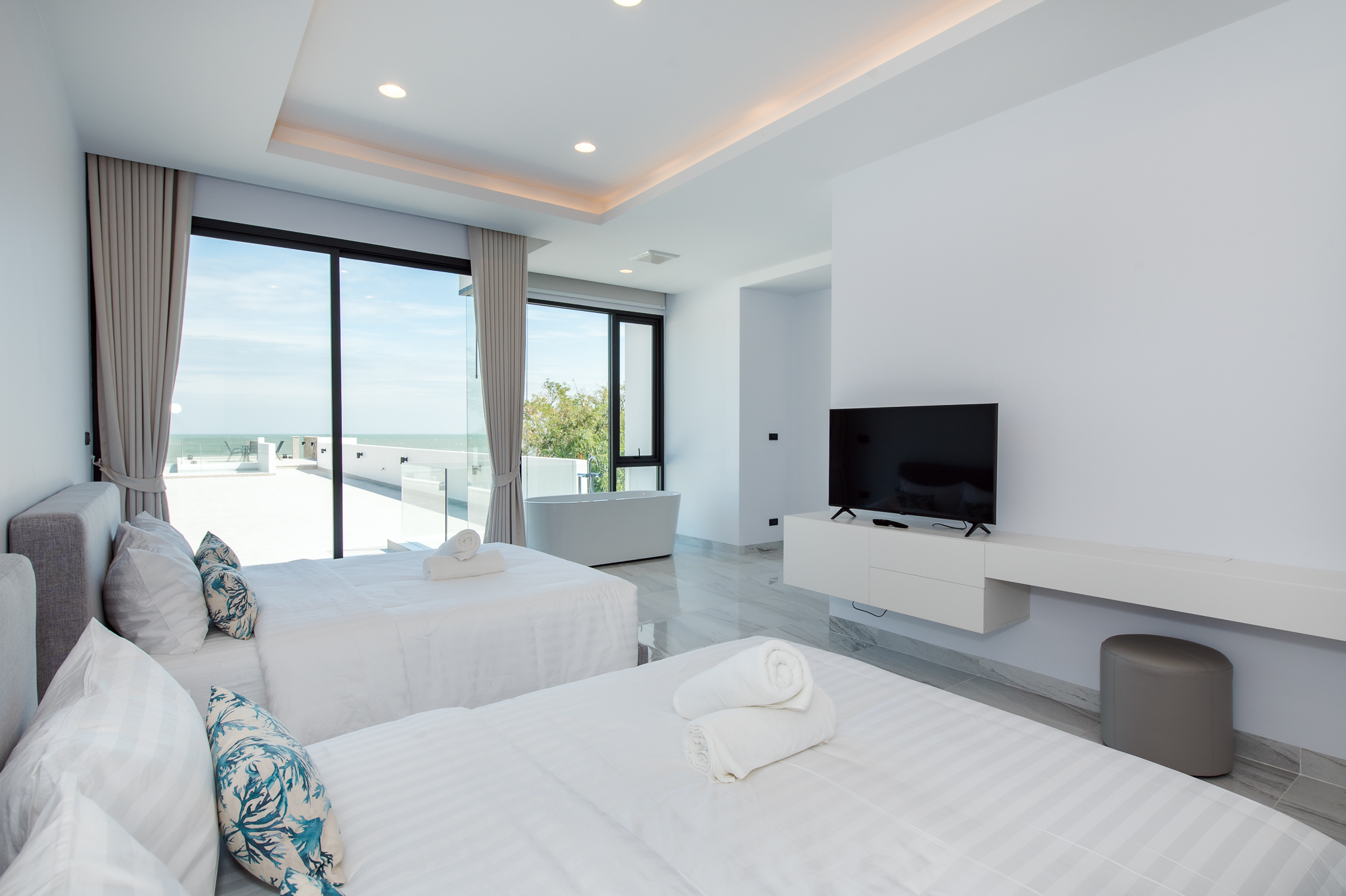 HR15066 บ้านพักติดทะเลหัวหิน The Casa Rocca Beach Villa HuaHin