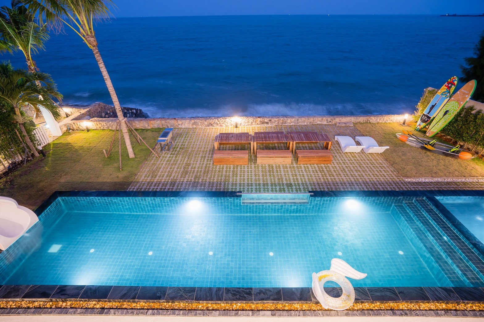 HR15060 บ้านพักติดทะเลชะอำ The Leon Beach Pool Villa Cha Am