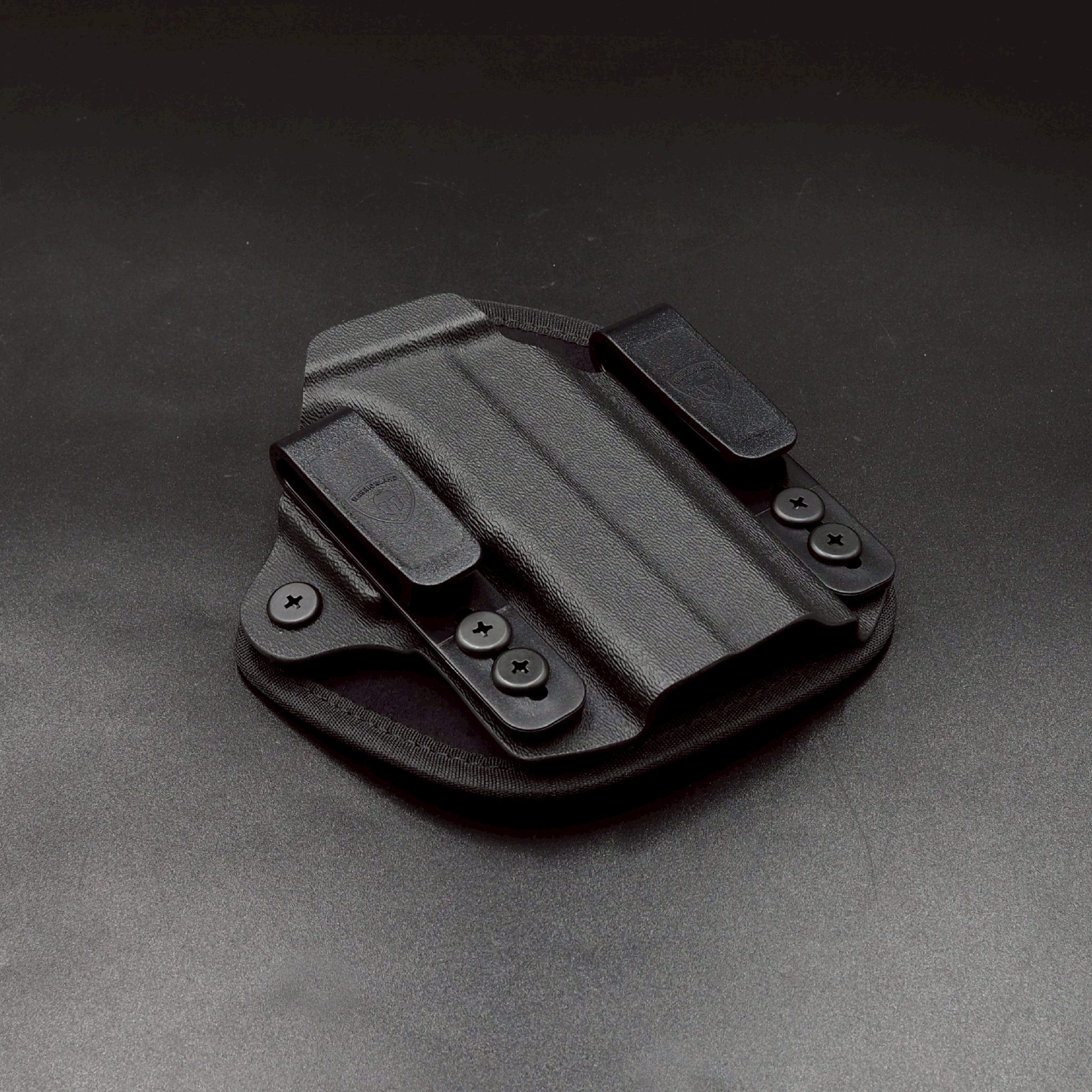 New.พกในขวา Glock17 ซองพกใน Universal (Kydex + Nylon) Warriorland Warriorland IWB Universal Hybrid Kydex&Nylon Holster ⭕ ใช้งานได้กับ Compact & Full size หลากหลายรุ่น ตามตารางในภาพประกอบ ⭕ ปรับใช้ เพียงปรับสกรู 5 จุด ให้กระชับตามต้องการ ⭕ ซองผลิตจาก kydex