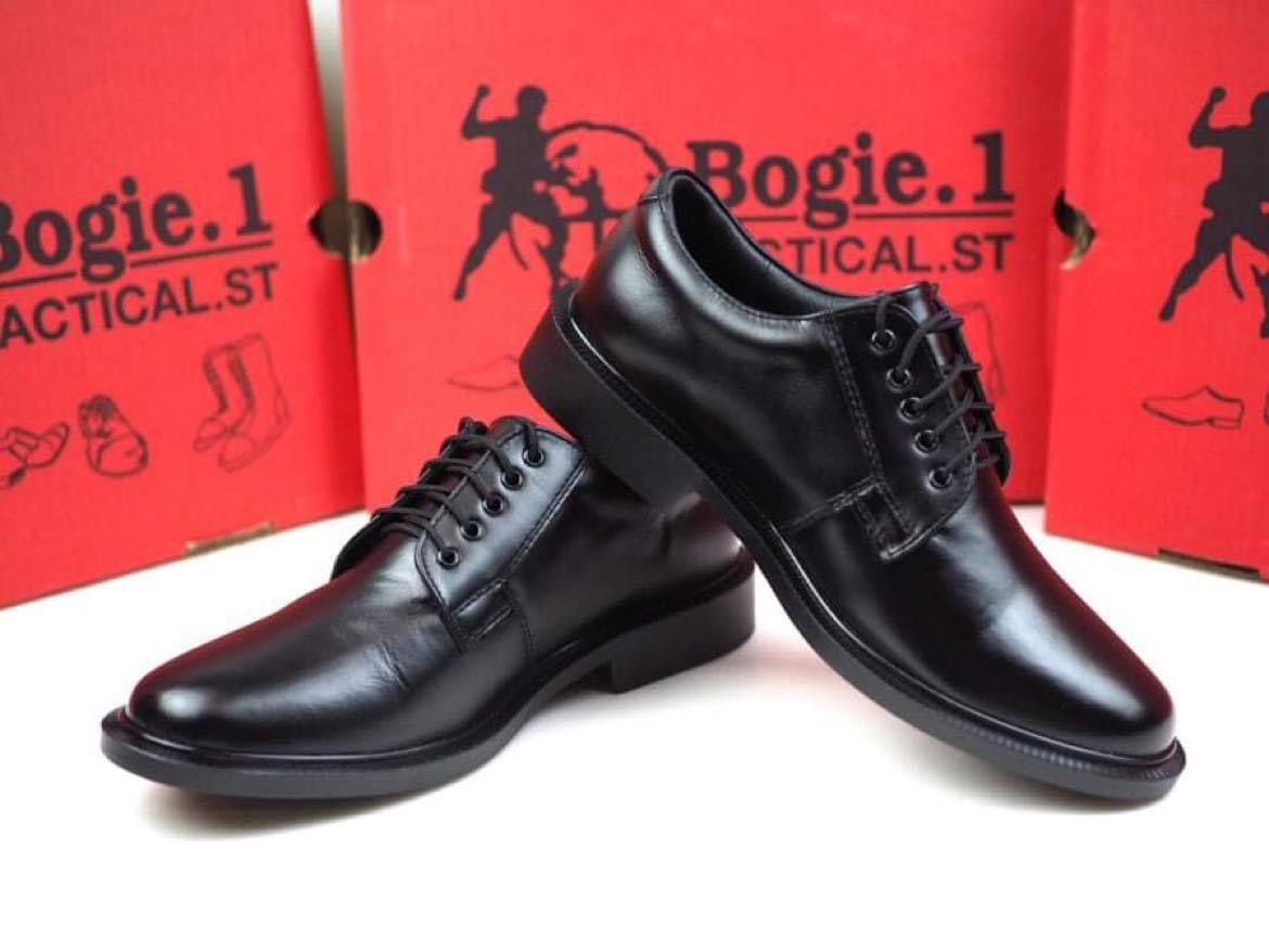 New.รองเท้าตำรวจ 👍แบรนด์ Bogit.1หนังแท้!! *รูปจากสินค้าจริง 👍งานเนี๊ยบบบ ทรงสวยทันสมัย ใส่แล้วดูดี -นุ่ม กระซับ ดูดี มีความมั่นใจ -นำ้หนักเบา -ขัดเงาง่าย หนังนิ่ม ไม่กดเท้า -แถมรองพื้นยางพารา นุ่ม คืนตัวไม่แฟบ -ไม่พอดีเปลี่ยนไซส์ได้ -คัทชู