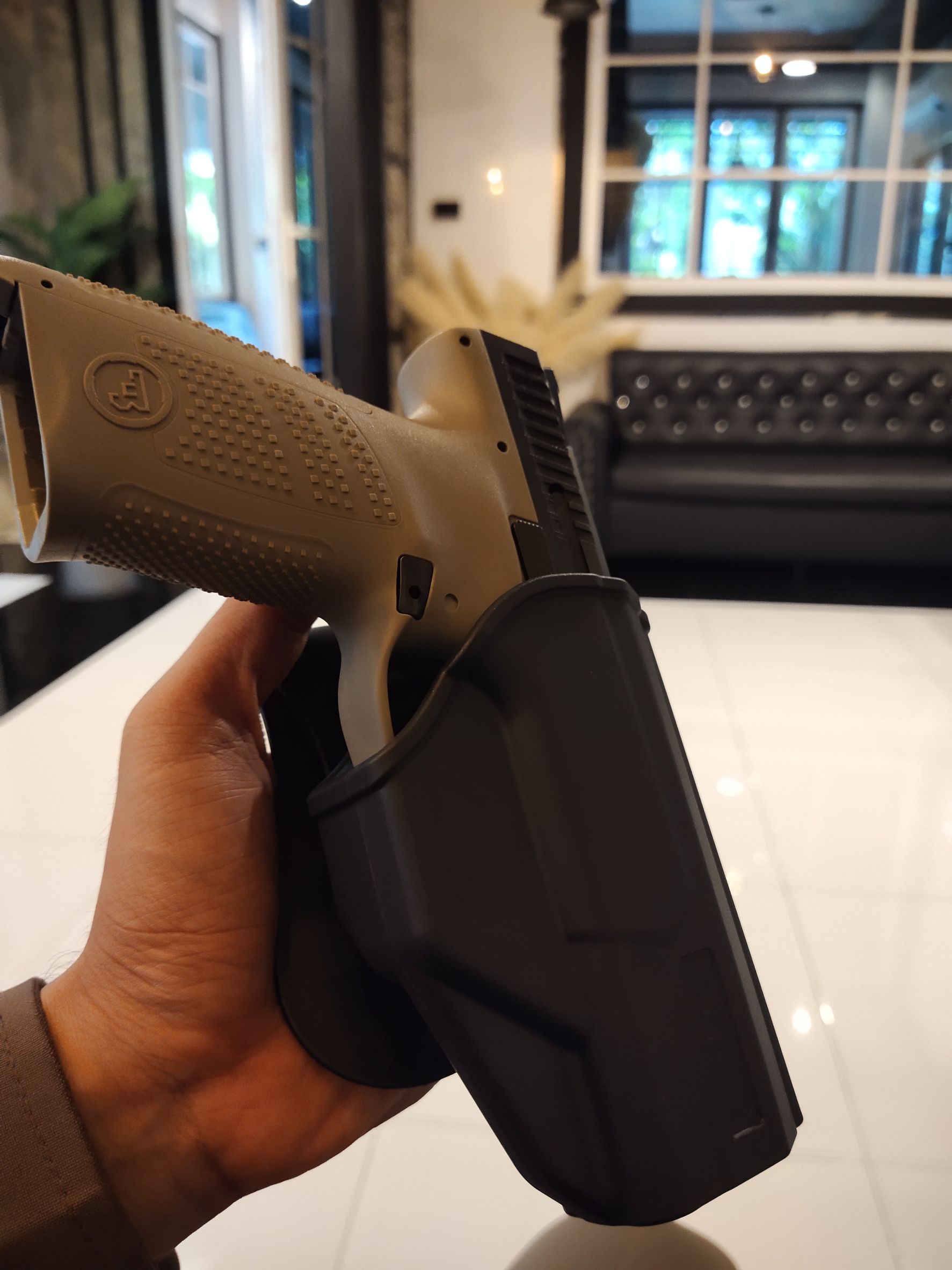 ซองปลดนิ้วโป้ง CZ-P10C + เพลทลดต่ำ Cytac ( T- ThumbSmart Series CZ-P10C Holster with Low Ride Belt Loop ) -ผลิตจากวัสดุ Polymer เกรดคุณภาพ แข็งแรงทนทาน -ซองสำหรับ CZ-P10C -ตัวซองออกแบบให้ปลดล็อคนิ้วโป้ง ใช้งานง่ายเป็นธรรมชาติ และปลอดภัยยิ่งขึ้น -ตัวซองที่