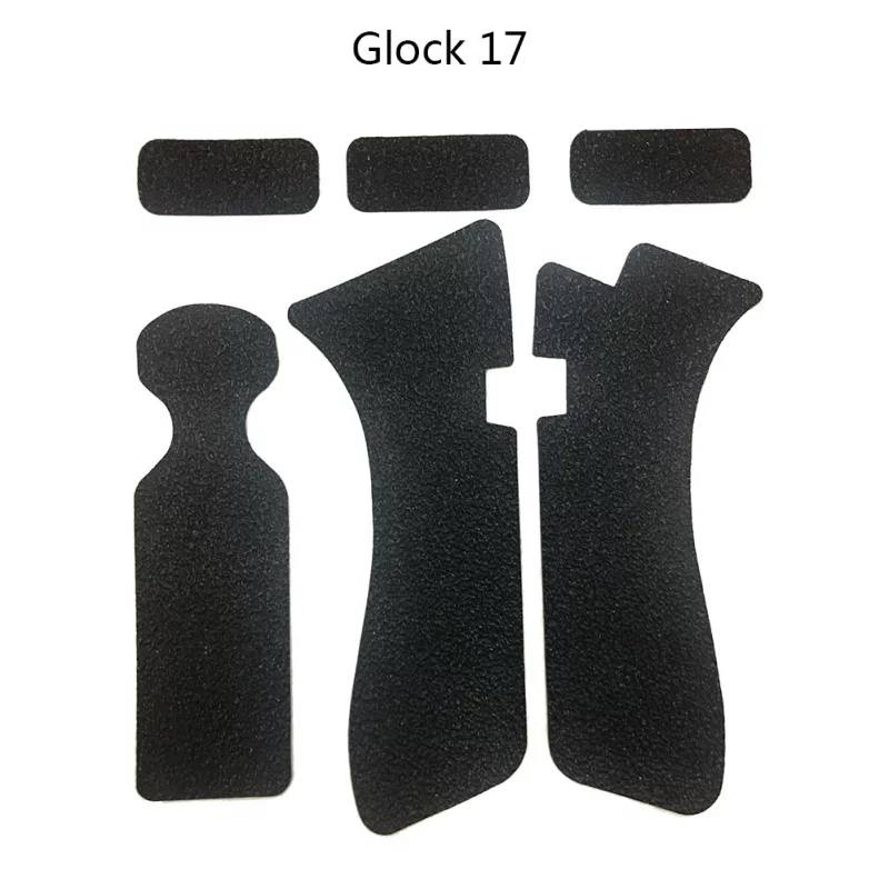 เทปกันลื่น Glock Gen3/4 แผ่นกันลื่นติดด้าม Glock เหนียว ติดทนทาน จับถนัดมือ คำแนะนำ -ทำความสะอาดผิวบริเวณที่ต้องการติดก่อน -ใช้ไดร์เป่าลมร้อน หลังจากติดแผ่นกันลื่น 3 รุ่น : G19/ G17 / G26