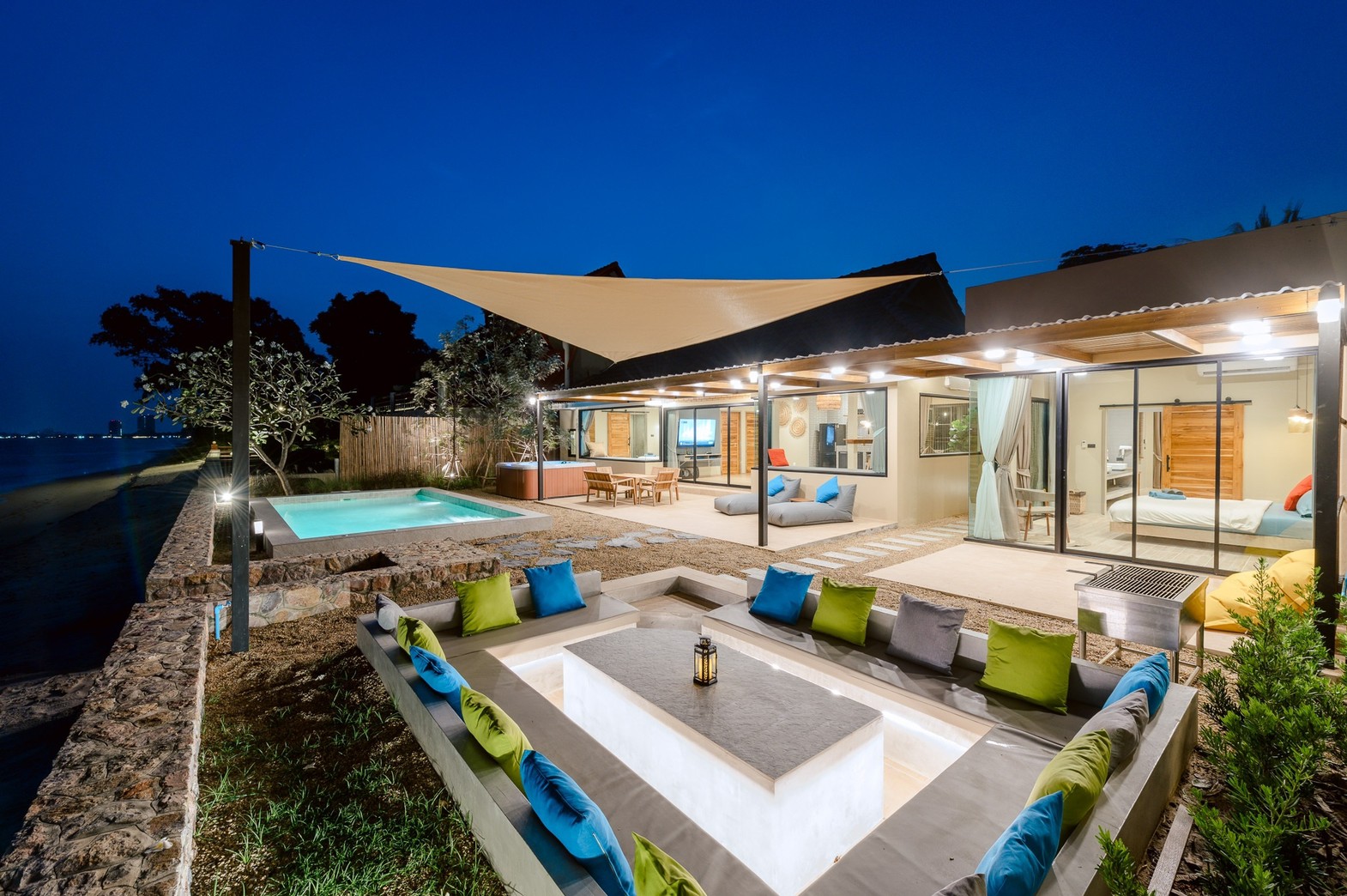 HR15055 บ้านพักติดทะเล The Coastal Vista Beach Villa