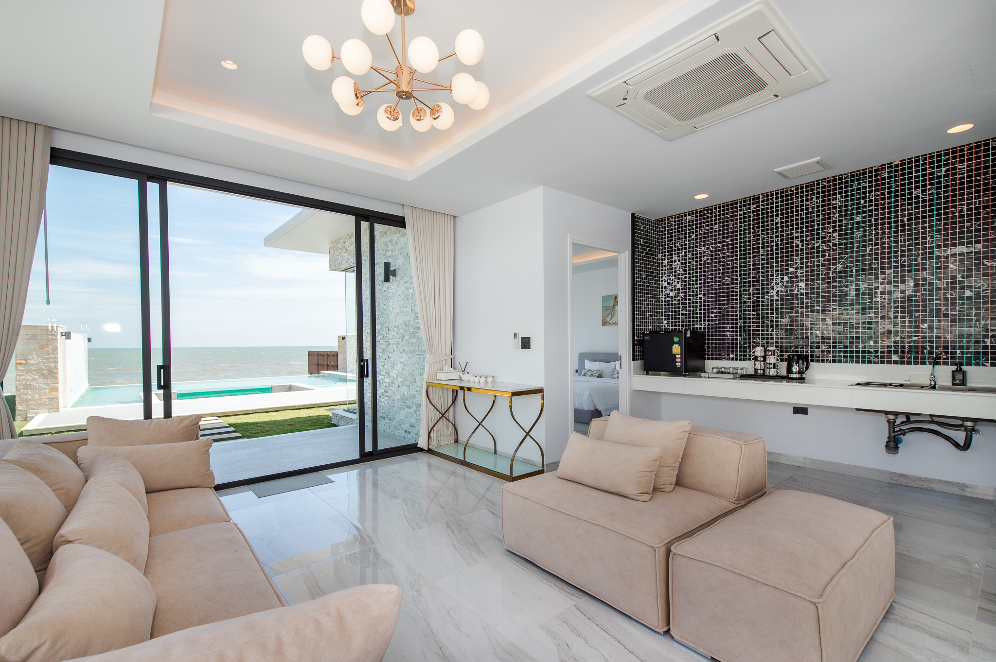 HR15066 บ้านพักติดทะเลหัวหิน The Casa Rocca Beach Villa HuaHin