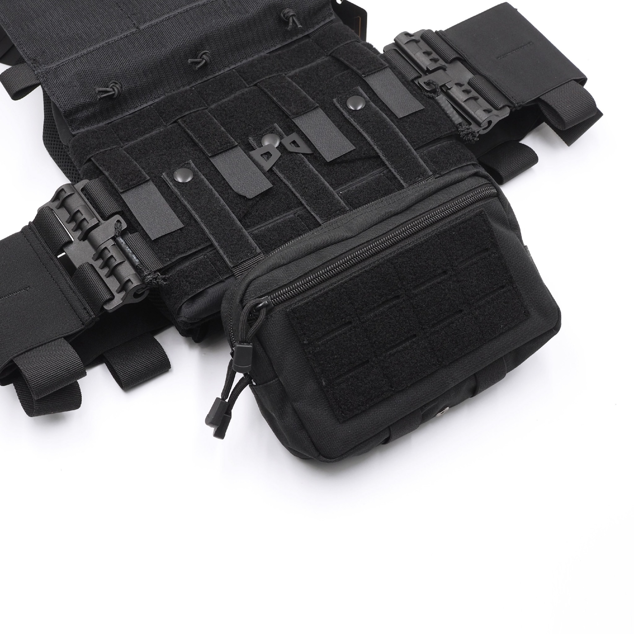 New. New.กระเป๋า EDC B21 📌 ผลิตจากผ้า Cordura 1000D 📌 สำหรับใส่อุปกรณ์อเนกประสงค์ 📌 ภายในแบ่งช่องไว้เป็นสัดส่วน 📌 ด้านในมี Elastic Loop ยึดแน่น 📌 ด้านหน้ามีแผ่น Laser Cut Velcro 📌 ด้านล่างมีสายรัด สำหรับ TOU