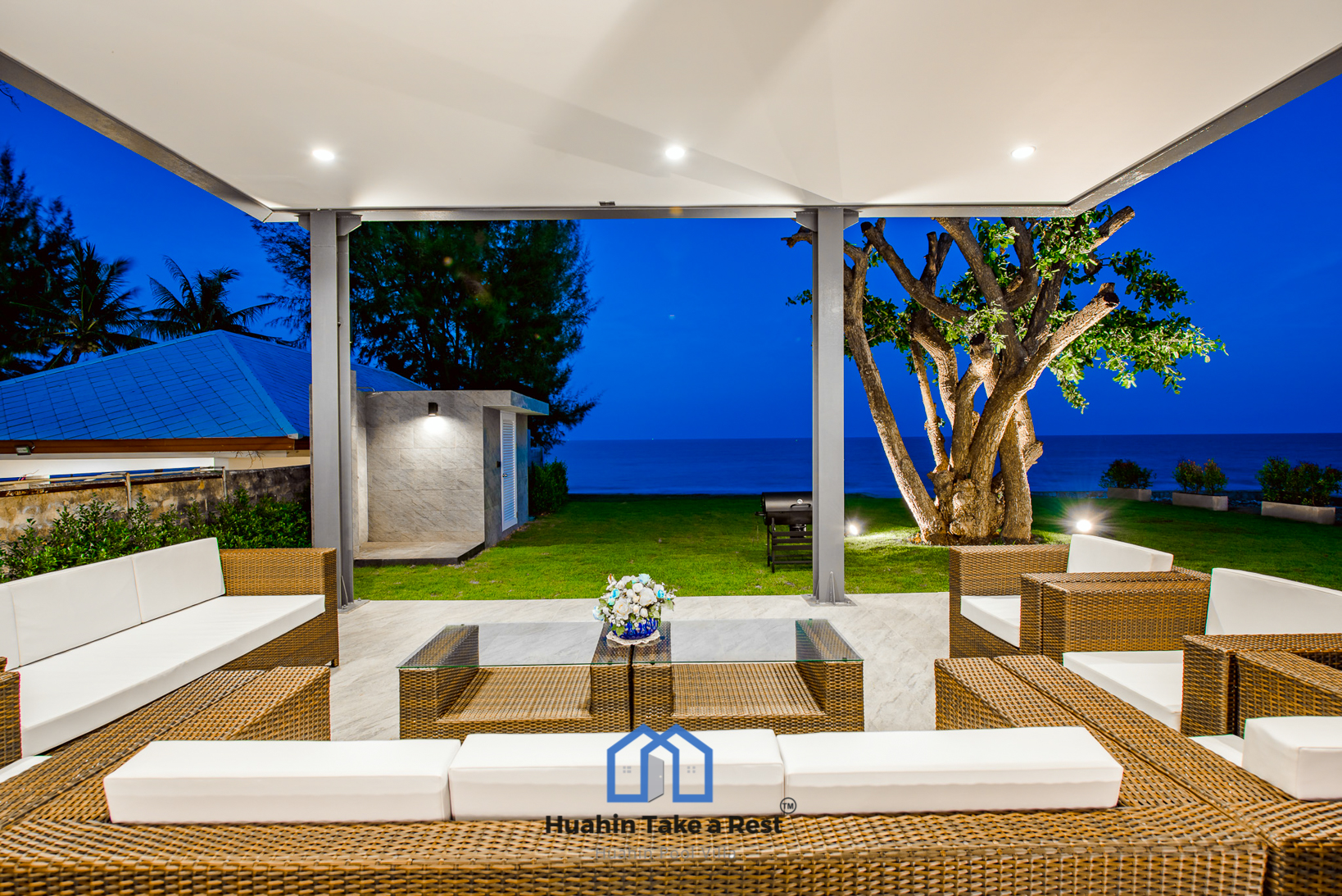 HR15039 บ้านพักติดทะเลหัวหิน The Premium Beach Villa Hua Hin