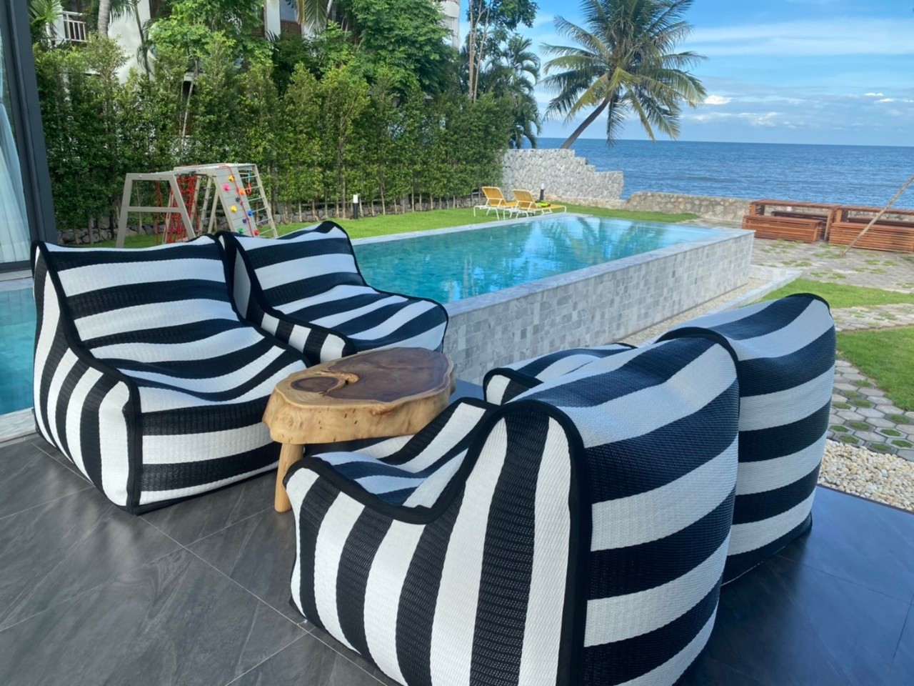 HR15058 บ้านพักติดทะเลชะอำ The Coze Sea Beachfront Pool Villa Cha Am
