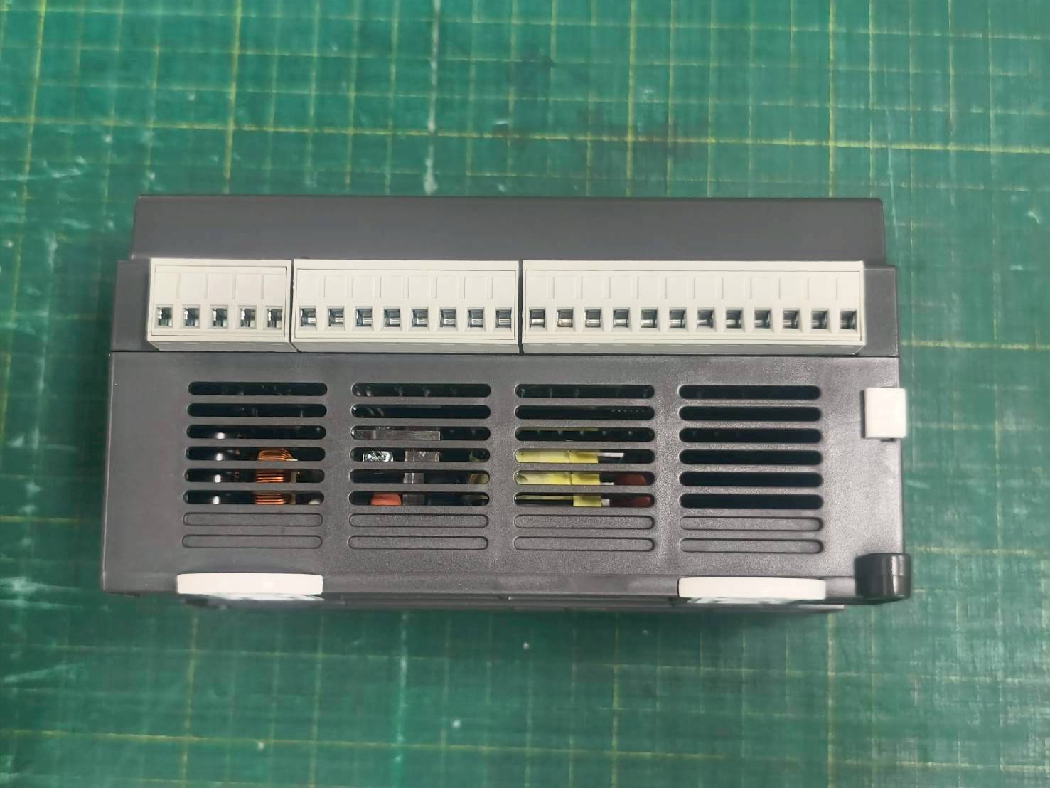 DVP32ES200R PLC DELTA 16DI/16DO DC / RELAY/ 220V