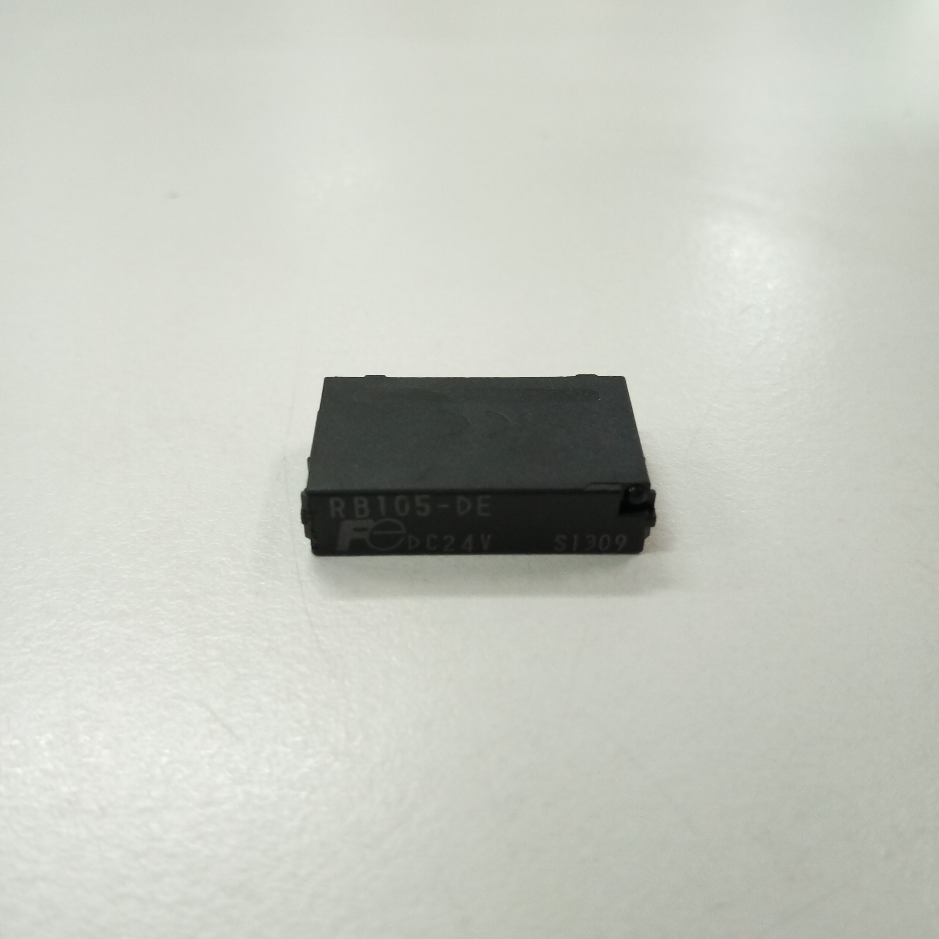 รีเลย์การ์ด RELAY FUJI RB105-DE 24VDC 5A