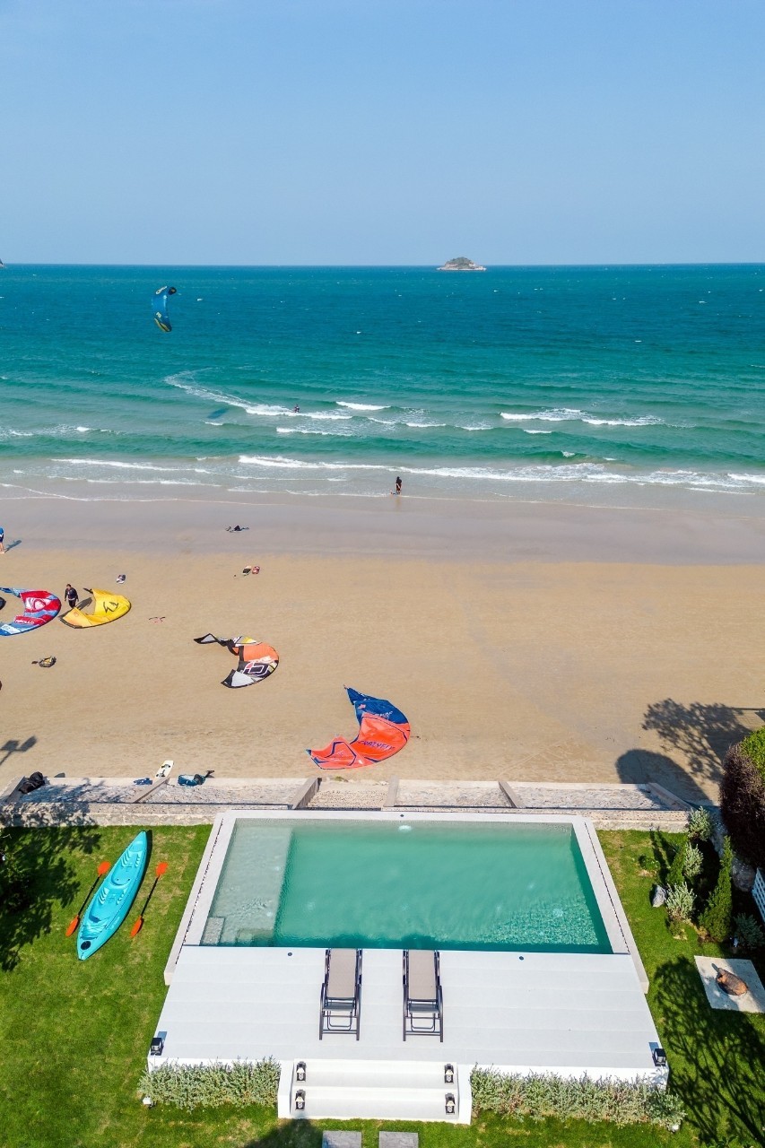 HR15076 บ้านพักติดทะเลหัวหิน The Luxe Beach Villa