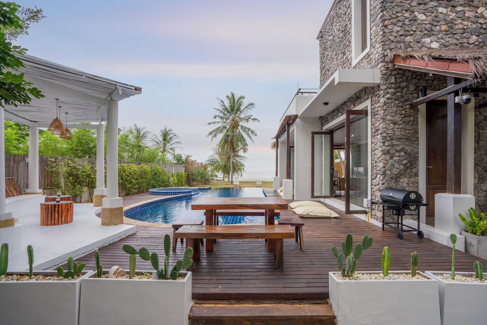 HR15061 บ้านพักติดทะเล The Pamila Beach Villa Kuiburi