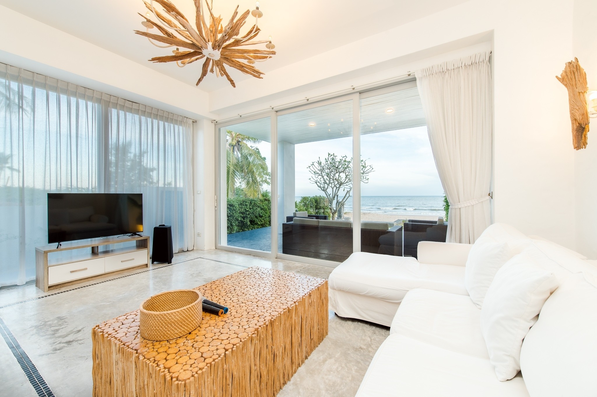 HR15088 บ้านพักติดทะเล S Beach pool villa Kuiburi