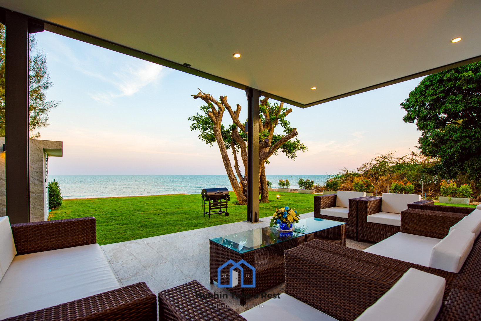 HR15039 บ้านพักติดทะเลหัวหิน The Premium Beach Villa Hua Hin