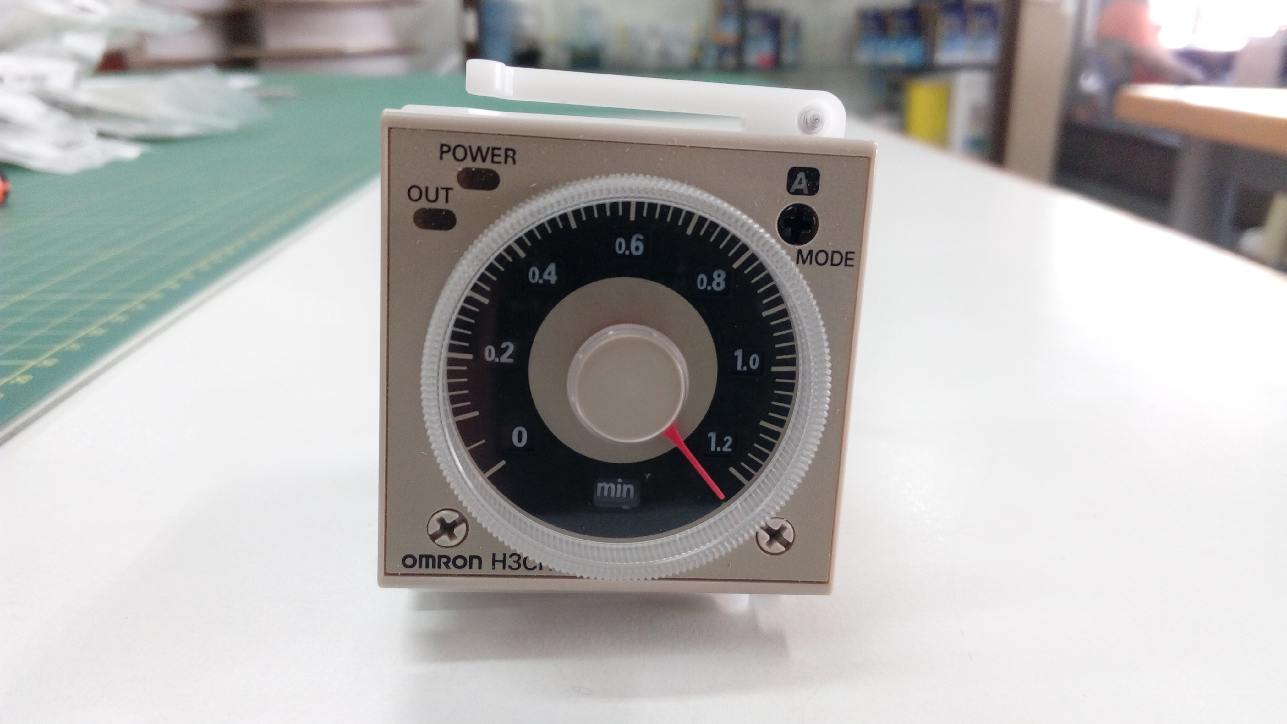 OMRON Adapter ยึดอุปกรณ์หน้าตู้ ขนาด 48*48 mm