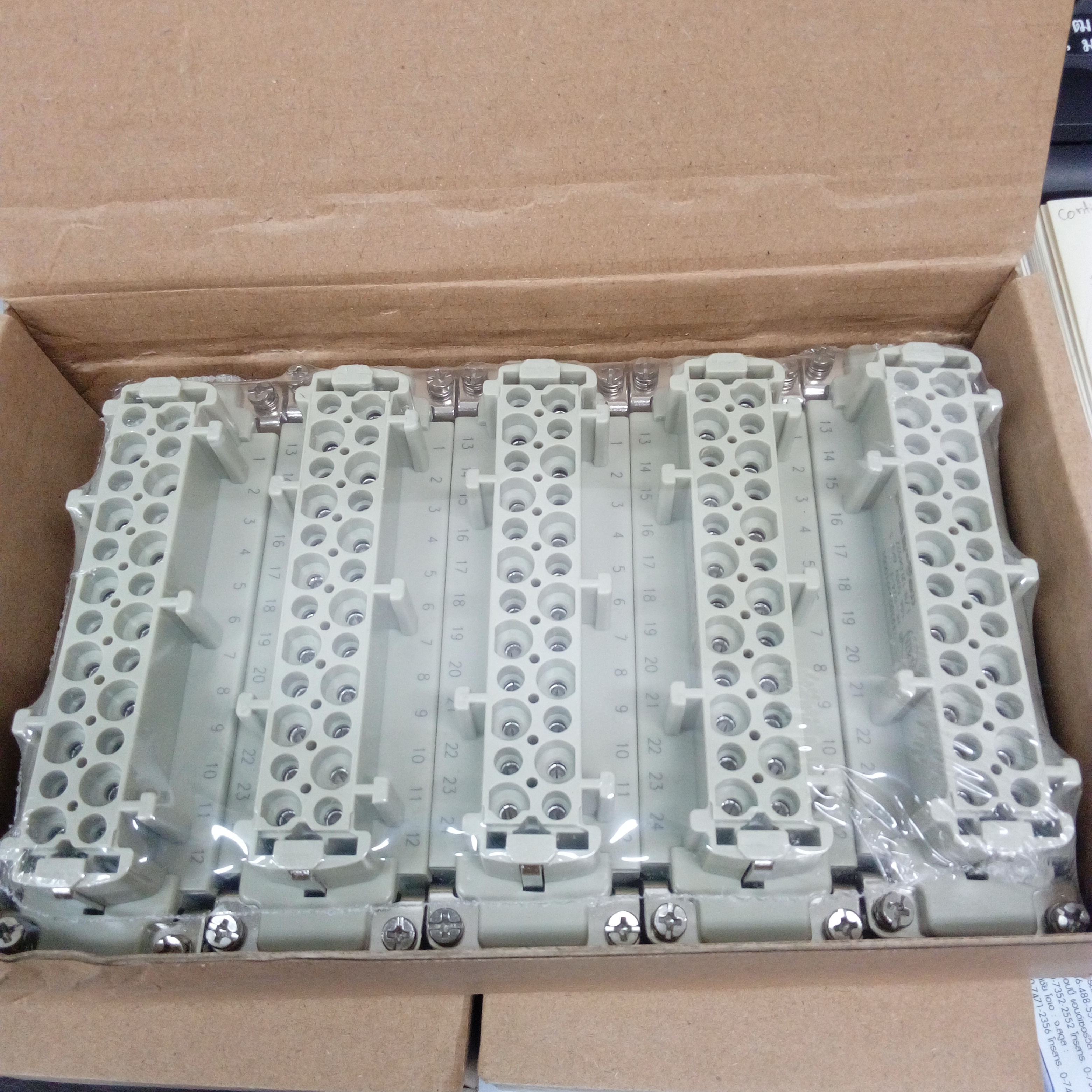 WAIN Insert Female ตัวเมีย 24P ไส้แกนใน CONNECTOR ปลั๊ก สัญญาณ อุตสาหกรรม