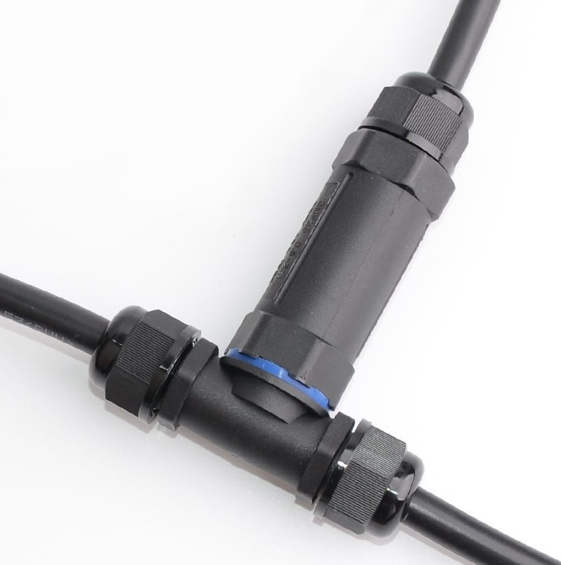 ข้อต่อสายไฟกันน้ำ แบบตัว T ใช้กับสายไฟฟ้า เบอร์ 0.5 ถึง 2.5 mm² 5 เส้น แบบขันน็อต