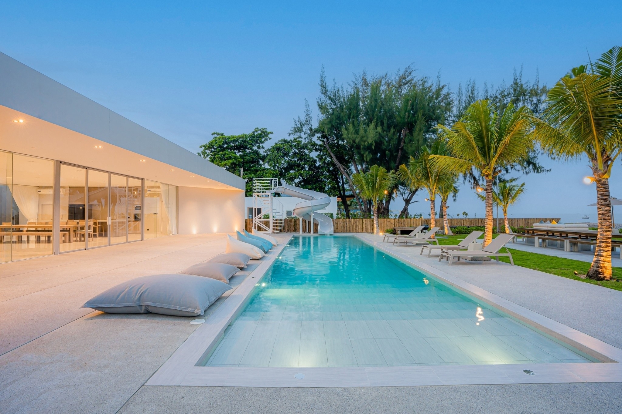 HR15083 บ้านพักติดทะเลหัวหิน The Rest Beachfront Hua Hin Pool Villa