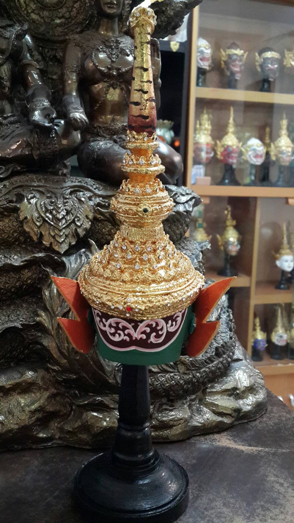 พระประโคนธรรม ประดับเพชร