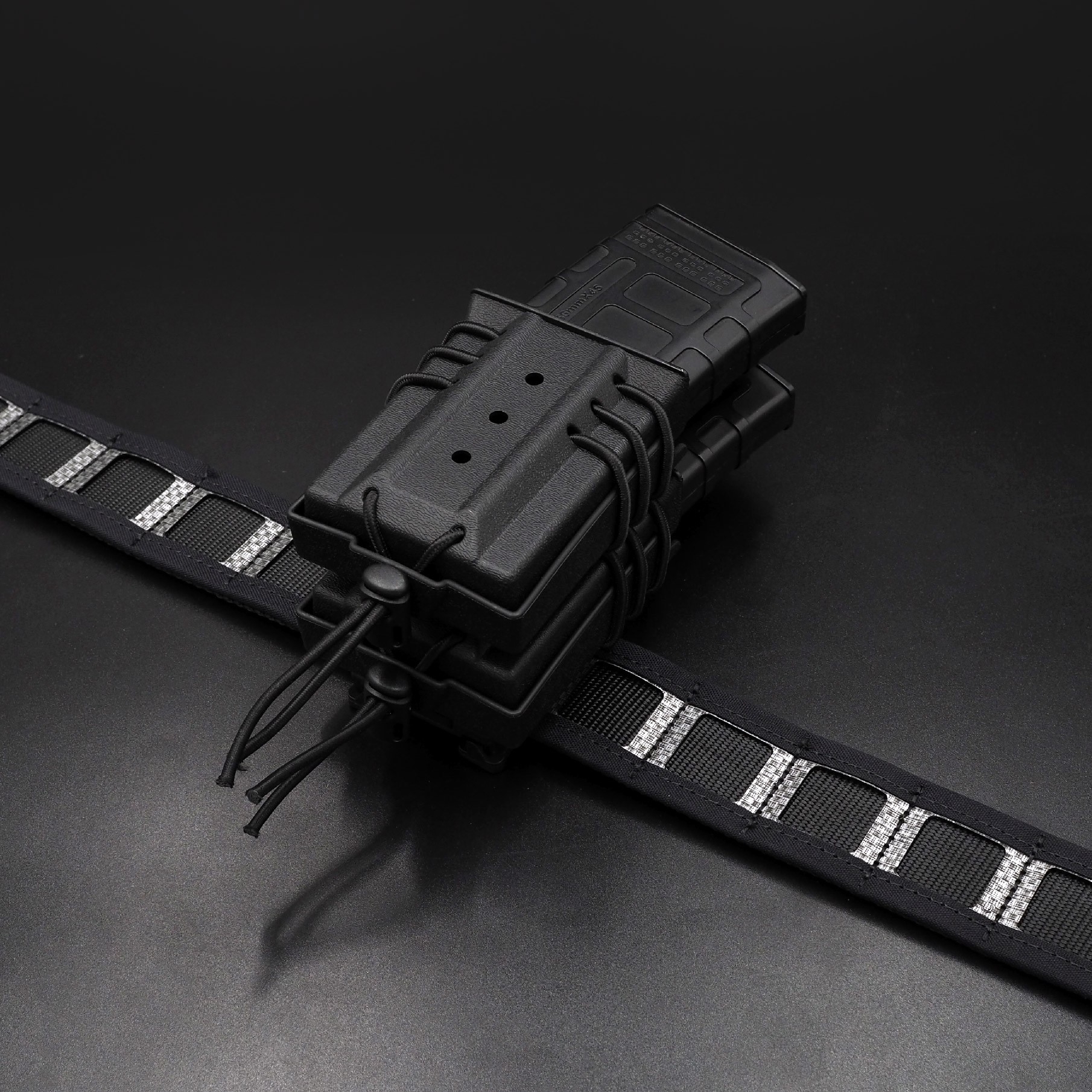 New.ซองแม็กกาซีน Double Fast Mag M4 (Wosport) Urban Assault M4 Double Quick Pull Mag Case [ MG-65 ] 🌿 ผลิตจาก Nylon เกรดคุณภาพ 🌿 สำหรับแม็ก M4 * 2 ช่อง 🌿 สายรัด Shock cord ปรับกระชับได้ 🌿 Molle Clips ร้อยติดเข็มขัด/เสื้อเกร