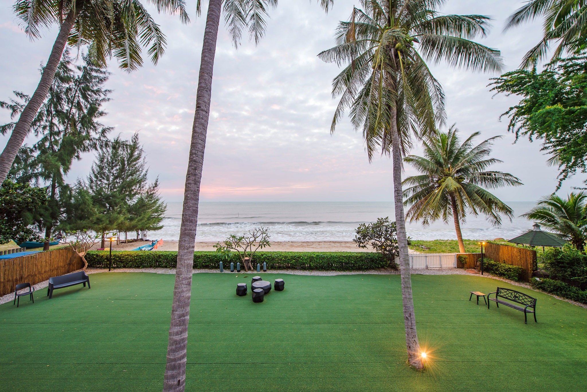 HR15044 บ้านพักติดทะเล กุยบุรี The Cozy Beach Villa