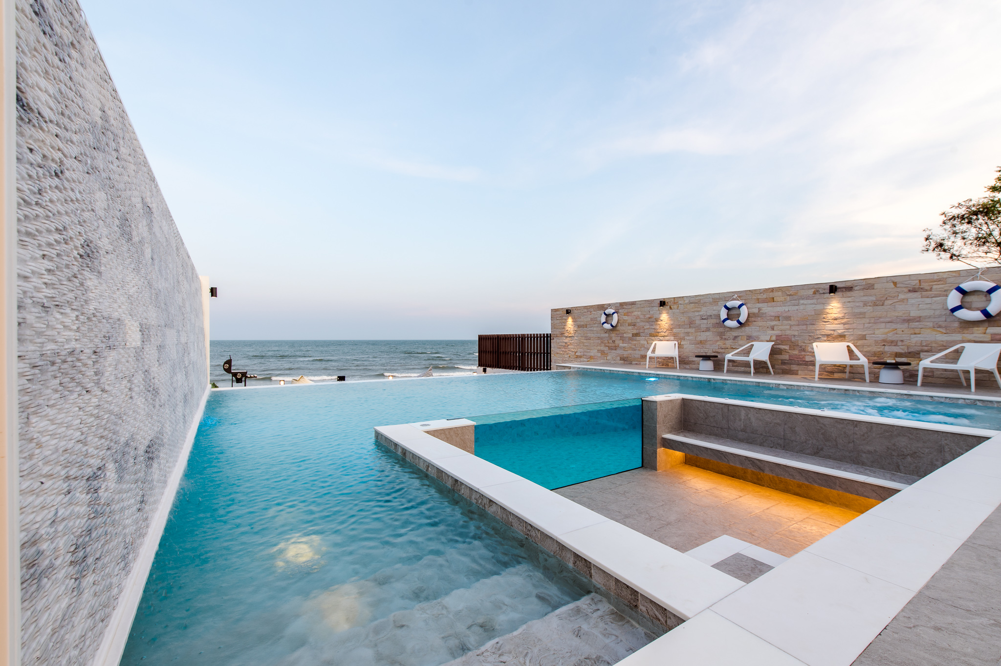 HR15066 บ้านพักติดทะเลหัวหิน The Casa Rocca Beach Villa HuaHin