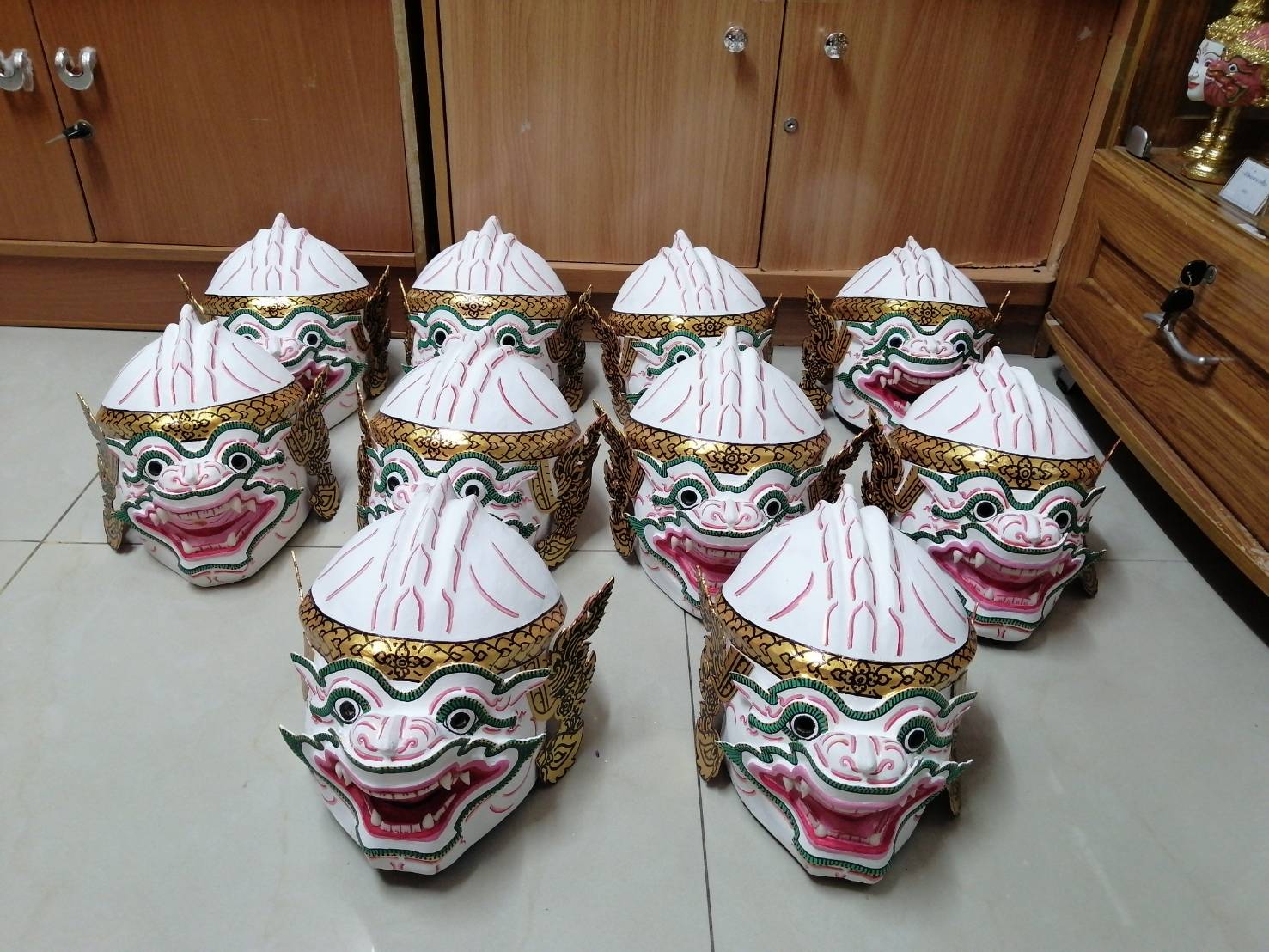 หัวโขน หนุมาน สำหรับเด็ก พร้อมขาตั้งโชว์สีแดง