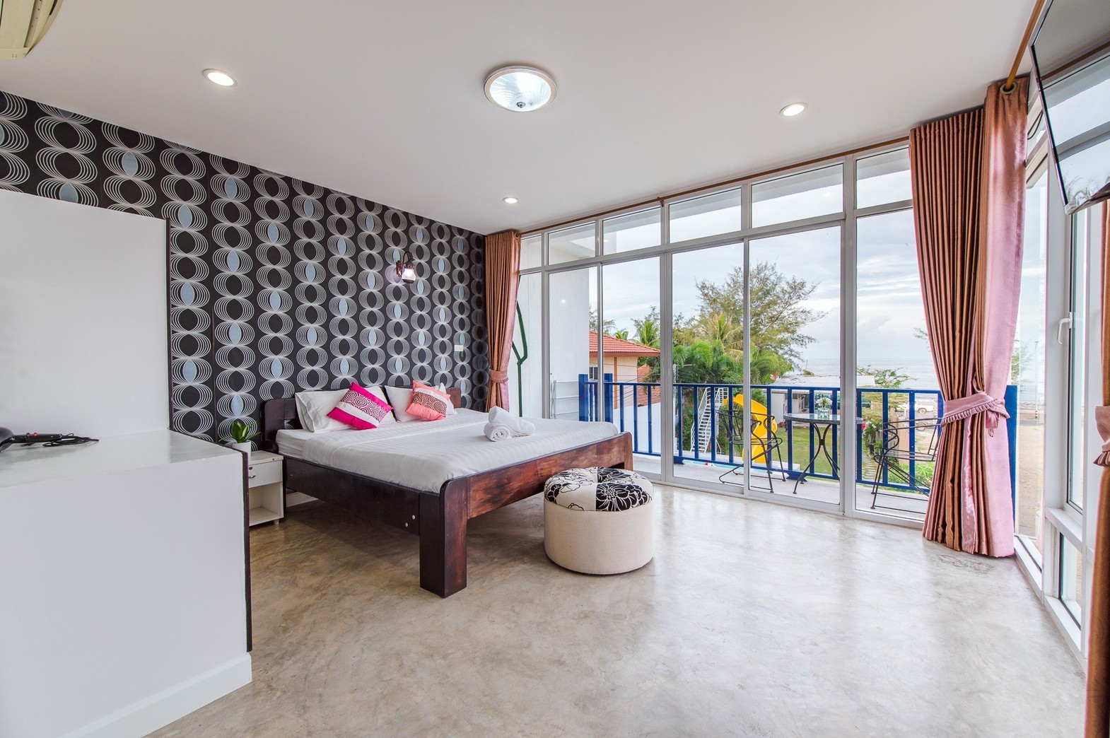 HR15047 บ้านพักติดทะเล The Zarento beach