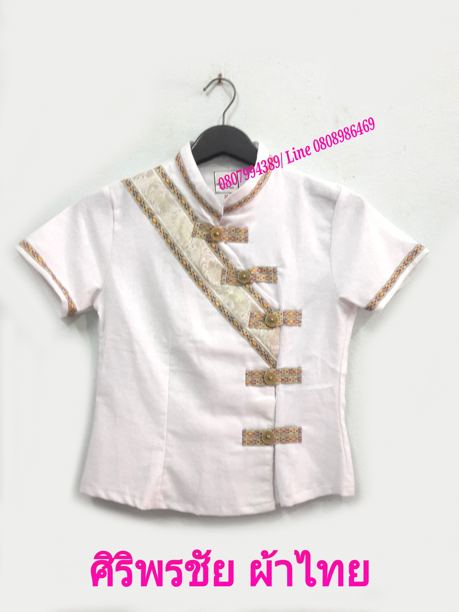 เสื้อผ้าไทยสีขาว เสื้อผ้าฝ้ายสวยๆสีขาว เสื้อทำงานผ้าไทย เสื้อผ้าฝ้ายคอจีนสีขาวแต่งกุ้นแถบสี