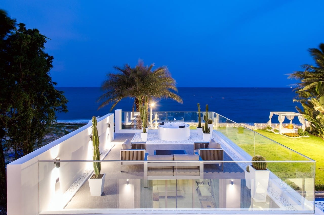 HR15030 บ้านพักติดทะเล The Vacation Beach Pool Villa Cha Am