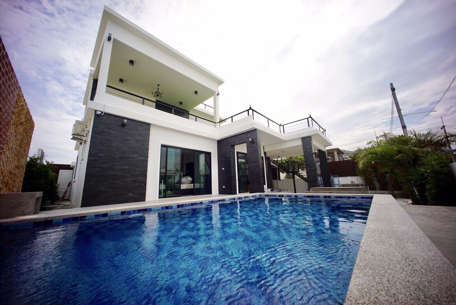 HR 4011 บ้านพักหัวหิน บ้านโพนี่ พูลวิลล่า คาราโอเกะ