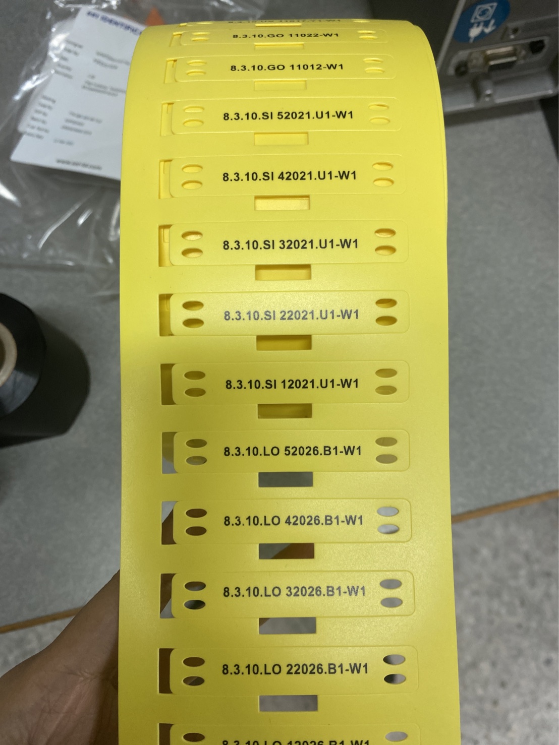 รับพิมพ์ TAG มาร์คสายไฟ สีขาว/สีเหลือง แบบ Low Smoke และ Normal