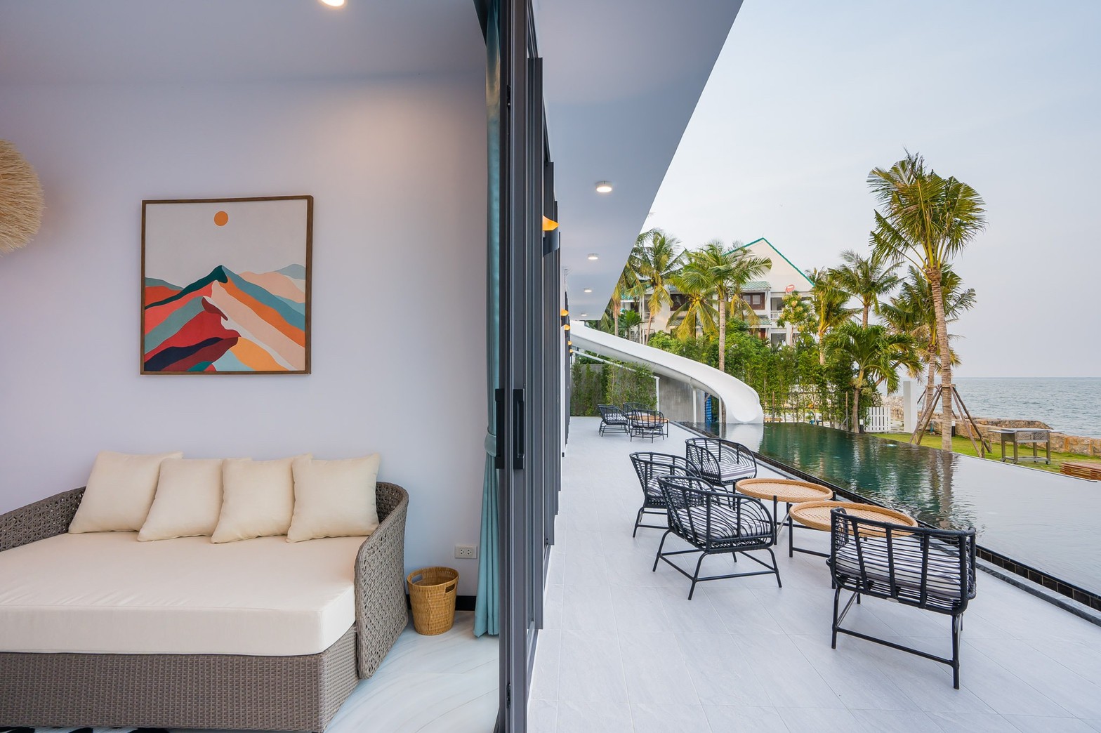 HR15060 บ้านพักติดทะเลชะอำ The Leon Beach Pool Villa Cha Am