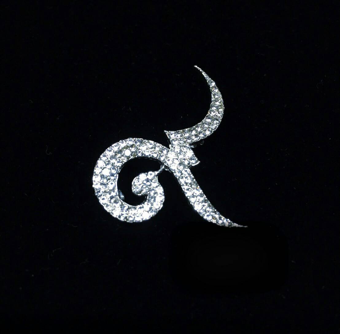 เข็มกลัดเลขเก้า เข็มกลัดเลข๙ เข็มกลัดติดเสื้อดำ๙ 💎เข็มกลัดเลข 9 ฝังเพชรไว้อาลัย งานเพชรชวารอฟสกี้ งานสวย อลังมากค่ะ เพชรวาววิ้งมากๆ ตัวเรือนชุบหนาอย่างดี ตัวเรือนสวยไม่ขรุขระ รับประกันความหรูเลยค่ะ💎