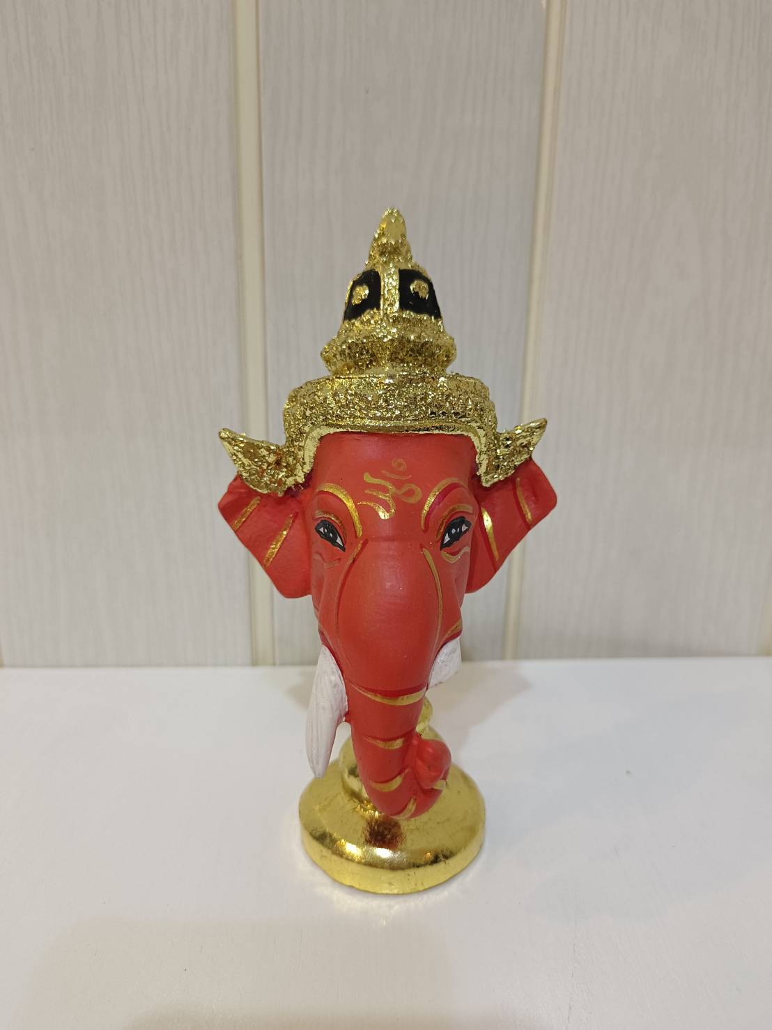 พระพิฆเนศ ขนาดจิ๋ว ขนาดตั้งหน้ารถ พร้อมฐานปิดทอง (สีส้ม)