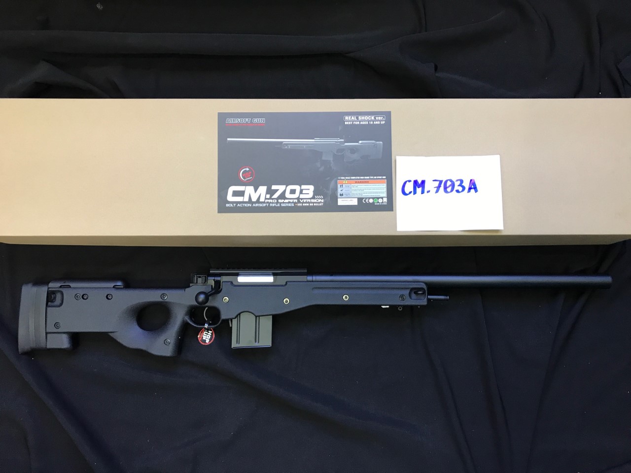 CYMA CM.703-ดำ 703A-เขียว 703B-ทราย “L96 AWP” ราคา: 5,500 บาท -อัพเกรดกล่องไกโลหะ ลูกสูบ-ไกด์ร็อดลูมิเนียม -บอดี้ปืนทำจากพลาสติก ABS -ลำกล้องปืนเป็นโลหะ -รองแก้มปรับสูง-ตำ่ได้ -ความแรง : 550fps (วัดด้วยลูก 0.20g) -ระยะหวังผล : 30-40 เมตร -บรรจุกระสุน : 36