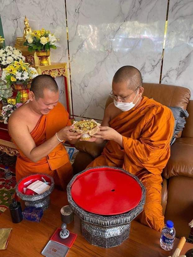 หลวงพ่อปลดหนี้ วัดพระธาตุวาโย เนื้อนวะ