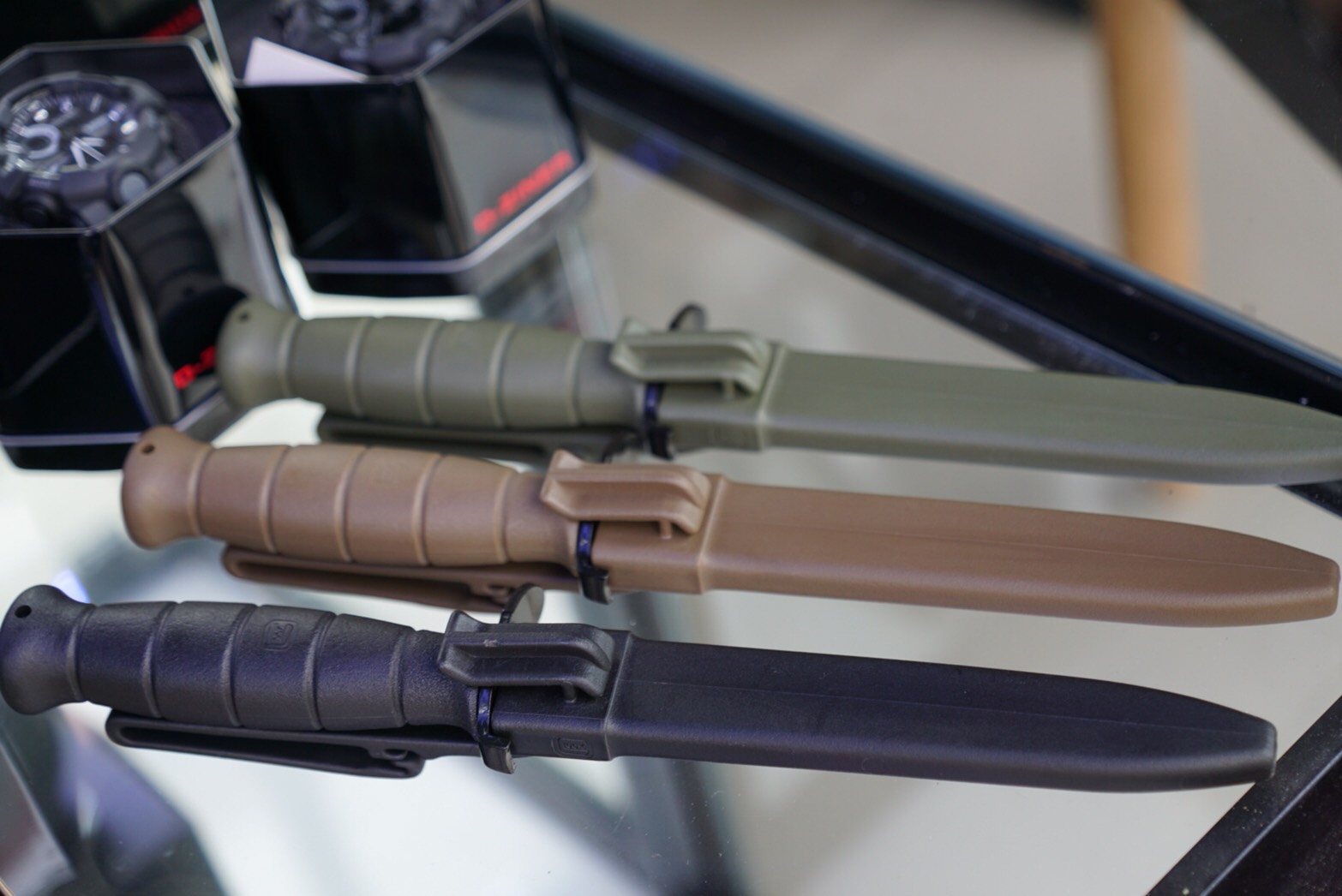 New.มีดยุทธวิธี GLOCK สีดำ สีทราย สีเขียว ราคาพิเศษ